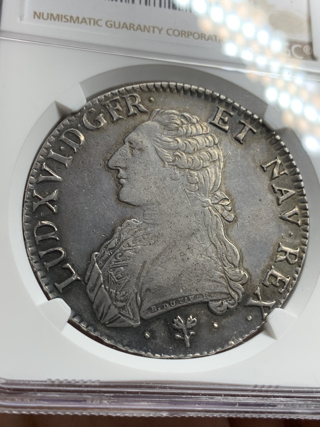 《竞宝斋》第75场-本周日，周一2场连拍（全场不限金额包邮）  NGC-AU 法国1787-L 路易十六 1ECU 大银币 稀少厂名 能上AU的非常难得 老包浆没给分很可惜