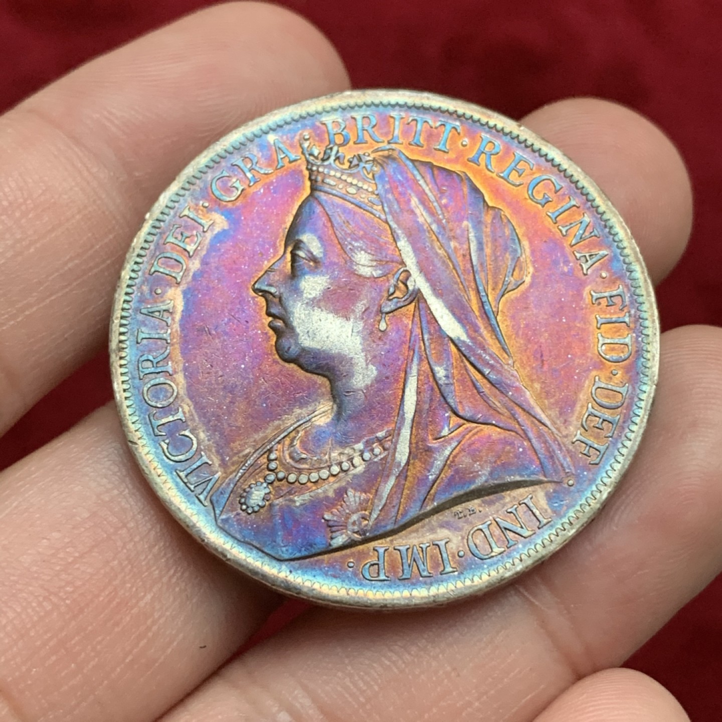 《竞宝斋》第75场-本周日，周一2场连拍（全场不限金额包邮） 好状态  英国 1900年 维多利亚批纱马剑克朗 绚丽紫包浆 状态不错