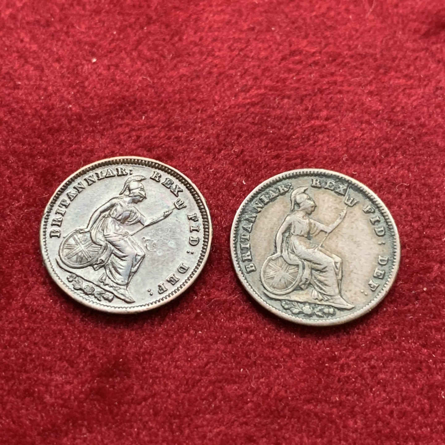 《竞宝斋》第75场-本周日，周一2场连拍（全场不限金额包邮） 英国 威廉四世 1835年 1/2 法新铜币 两枚 细节见图