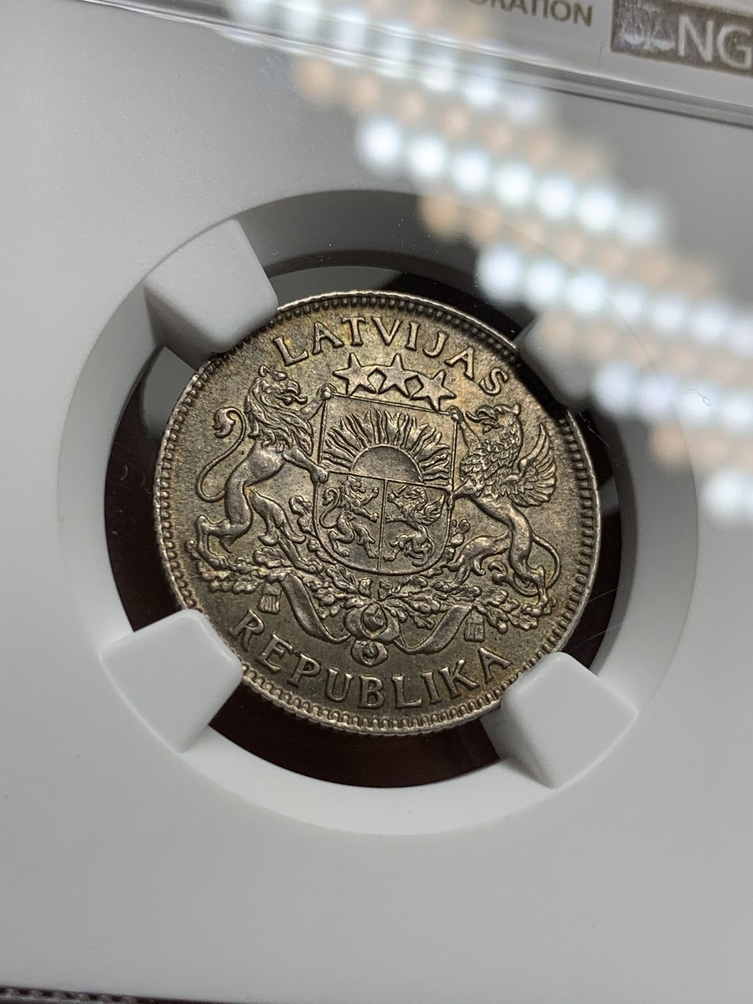 《竞宝斋》第75场-本周日，周一2场连拍（全场不限金额包邮） NGC-MS63 拉脱维亚1924年1拉特 和美女5拉特配套 收藏级五彩包浆 