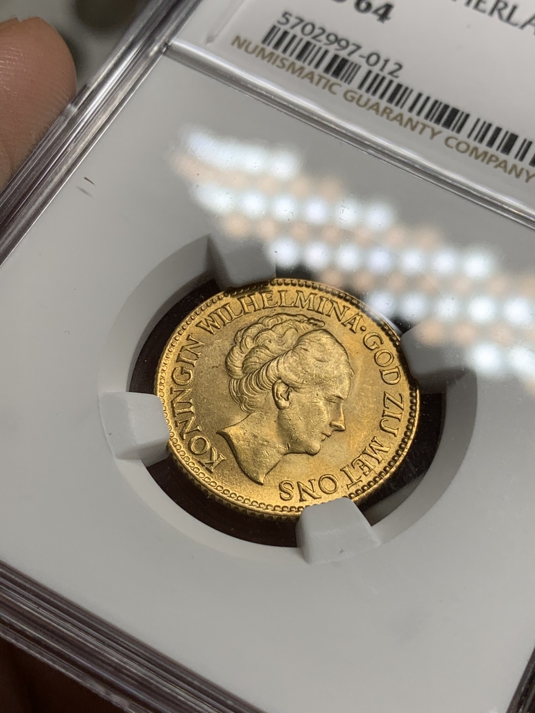 《竞宝斋》第75场-本周日，周一2场连拍（全场不限金额包邮） NGC MS64 原光荷兰1925年威廉明娜女王10盾金币6.73克