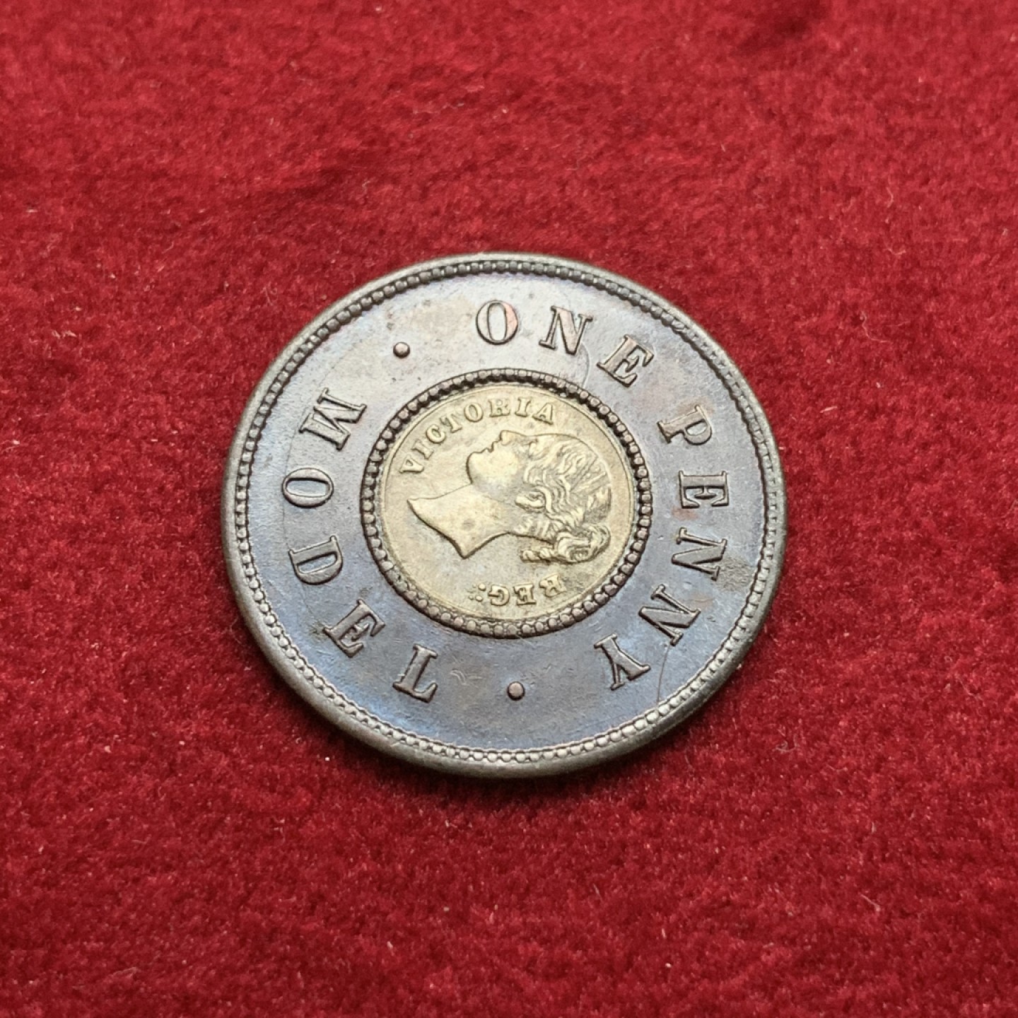 《竞宝斋》第75场-本周日，周一2场连拍（全场不限金额包邮） 英国 小维 1844年 1便士  双色币 细节很不错