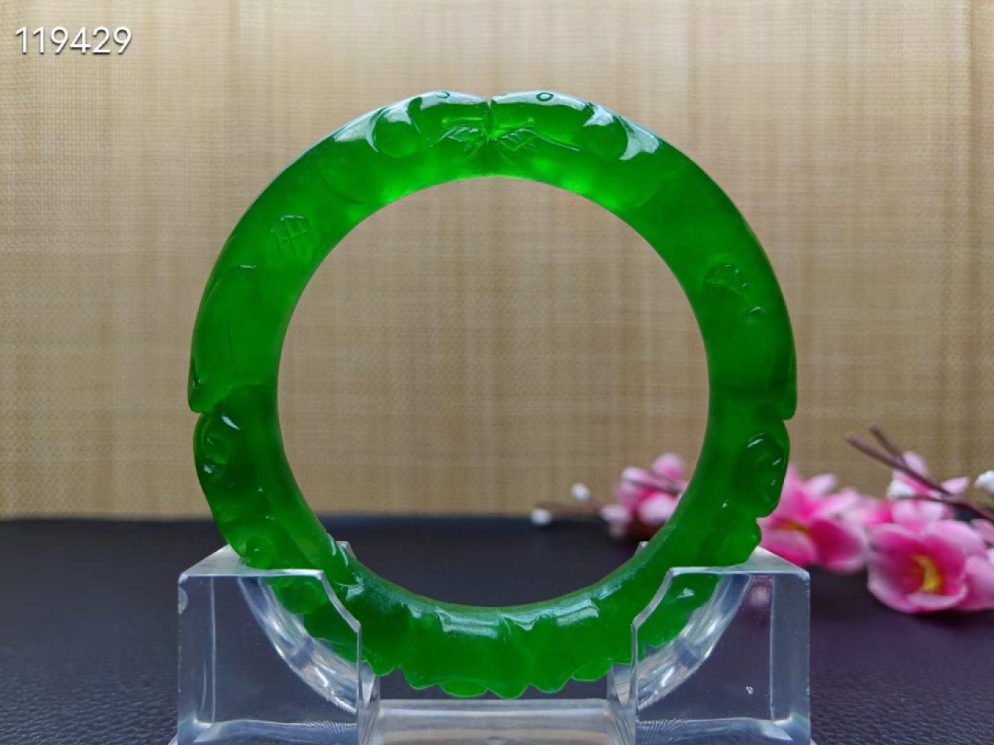 顶级龙石种祖母绿翡翠雕花手镯一对，满工雕刻，口径60，重74.6/80.5克 