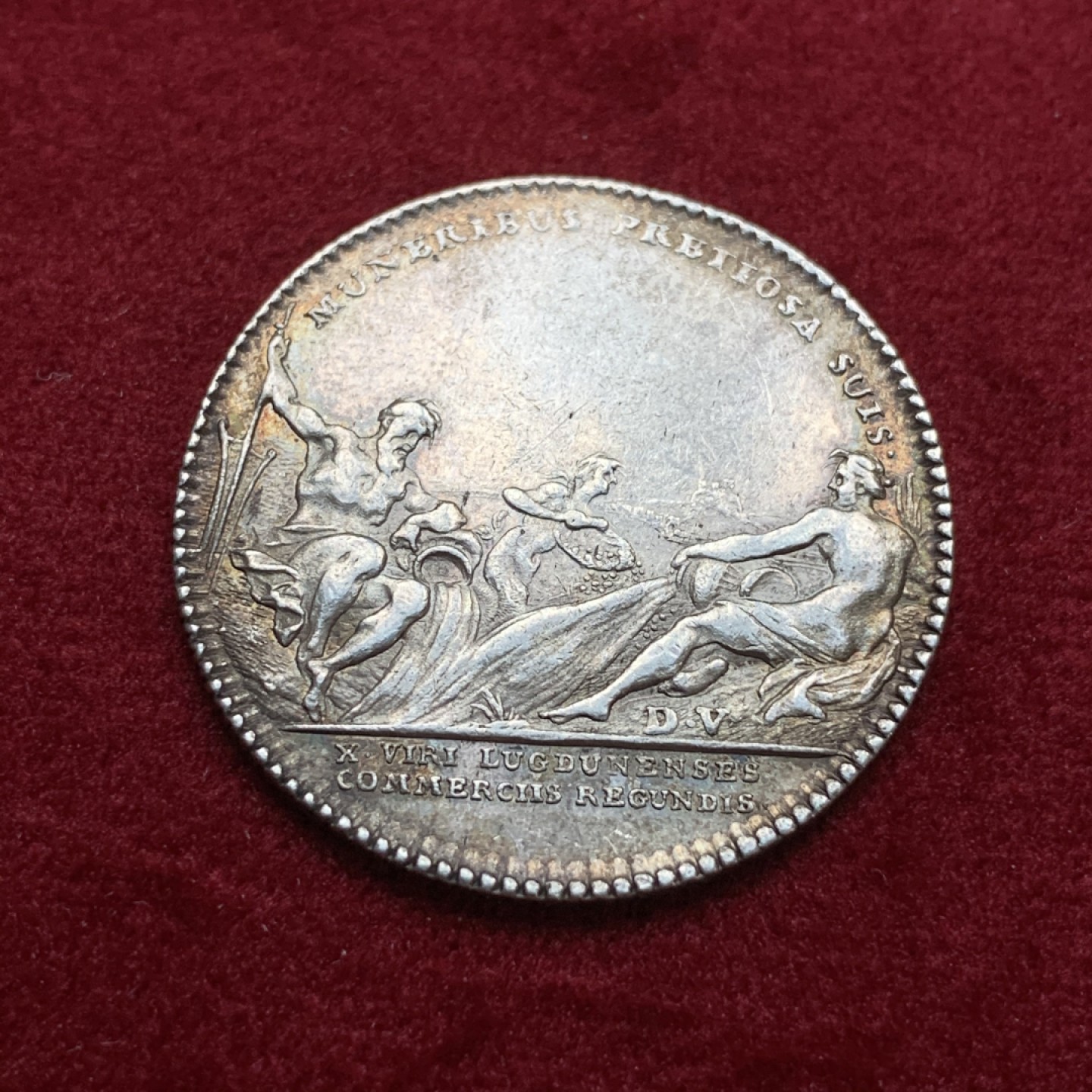 《竞宝斋》第75场-本周日，周一2场连拍（全场不限金额包邮） 法国 18世纪 里昂商会 圆形 银质 代币 双面金色包浆 磨损小 细节清晰 难得品种 10克 30.6mm直径