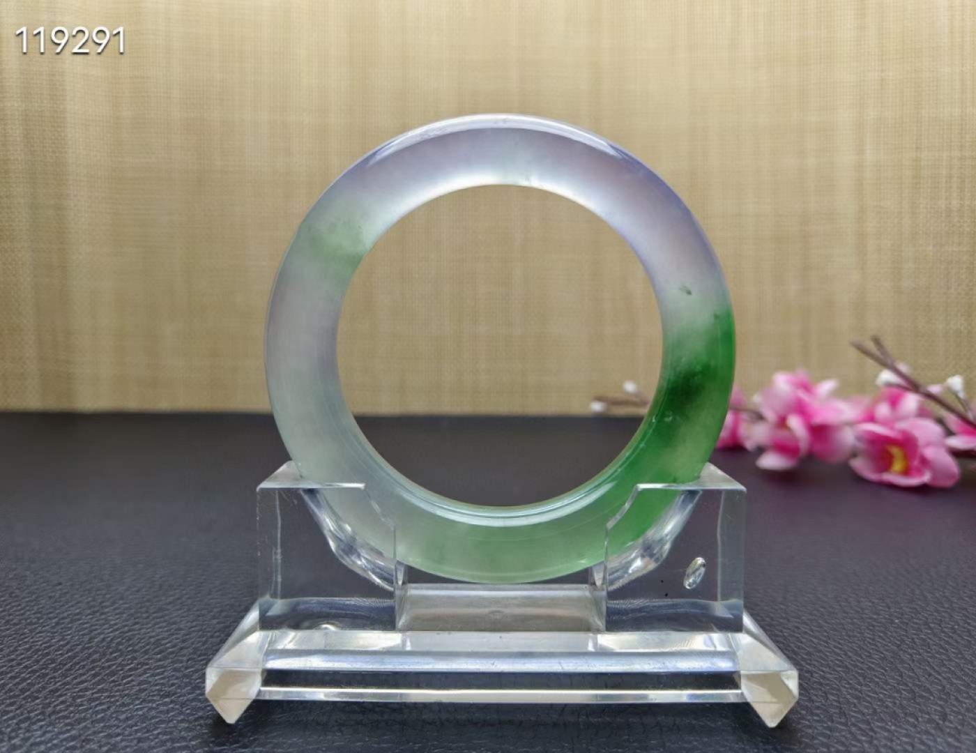 龙石种飘花翡翠手镯一对，水头超好，超级完美，莹光感超强，重98.3/98克 