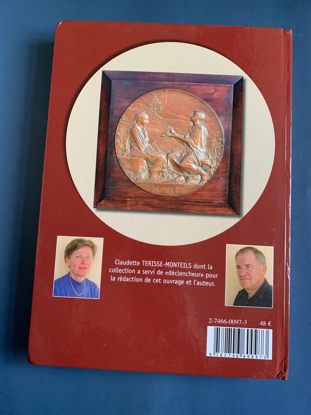 《竞宝斋》第75场-本周日，周一2场连拍（全场不限金额包邮） 法国 结婚 纪念章 目录  厚达 320页 重达1.6公斤 A4纸大小 亏运费的品种 不过介绍的非常详细  版本众多