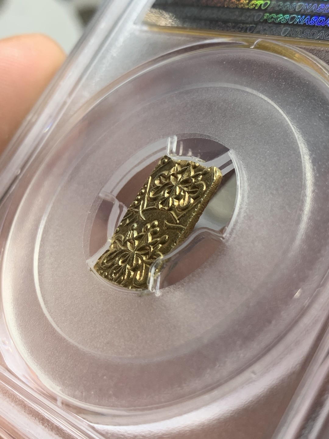 《竞宝斋》第75场-本周日，周一2场连拍（全场不限金额包邮） PCGS-UNC 日本天保 一分金 金光十足   右上角有个保字 值得收藏