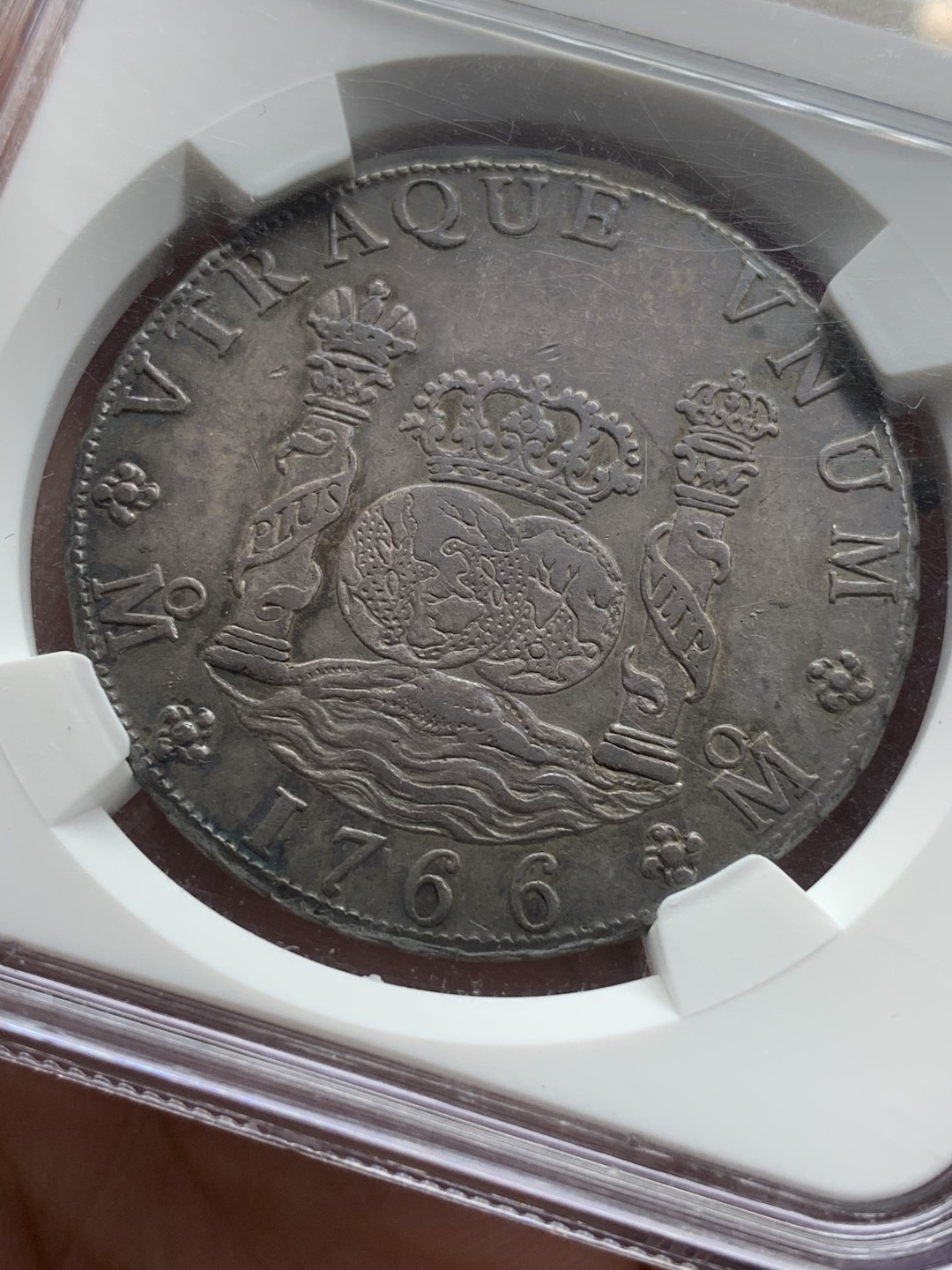 《竞宝斋》第75场-本周日，周一2场连拍（全场不限金额包邮） 亚军分 NGC MS62 墨西哥 1766年 地球双柱银币 中期好品 双面深彩包浆 可遇不可求的状态