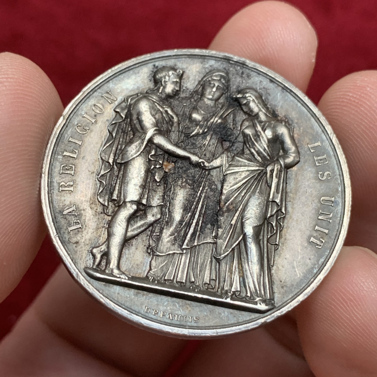 《竞宝斋》第75场-本周日，周一2场连拍（全场不限金额包邮） 法国 1860-1879年 银质 婚章 原始褒奖 磨损极小  大尺寸 22.62克  36.9mm直径 蜜蜂边铭 带银标 大规格