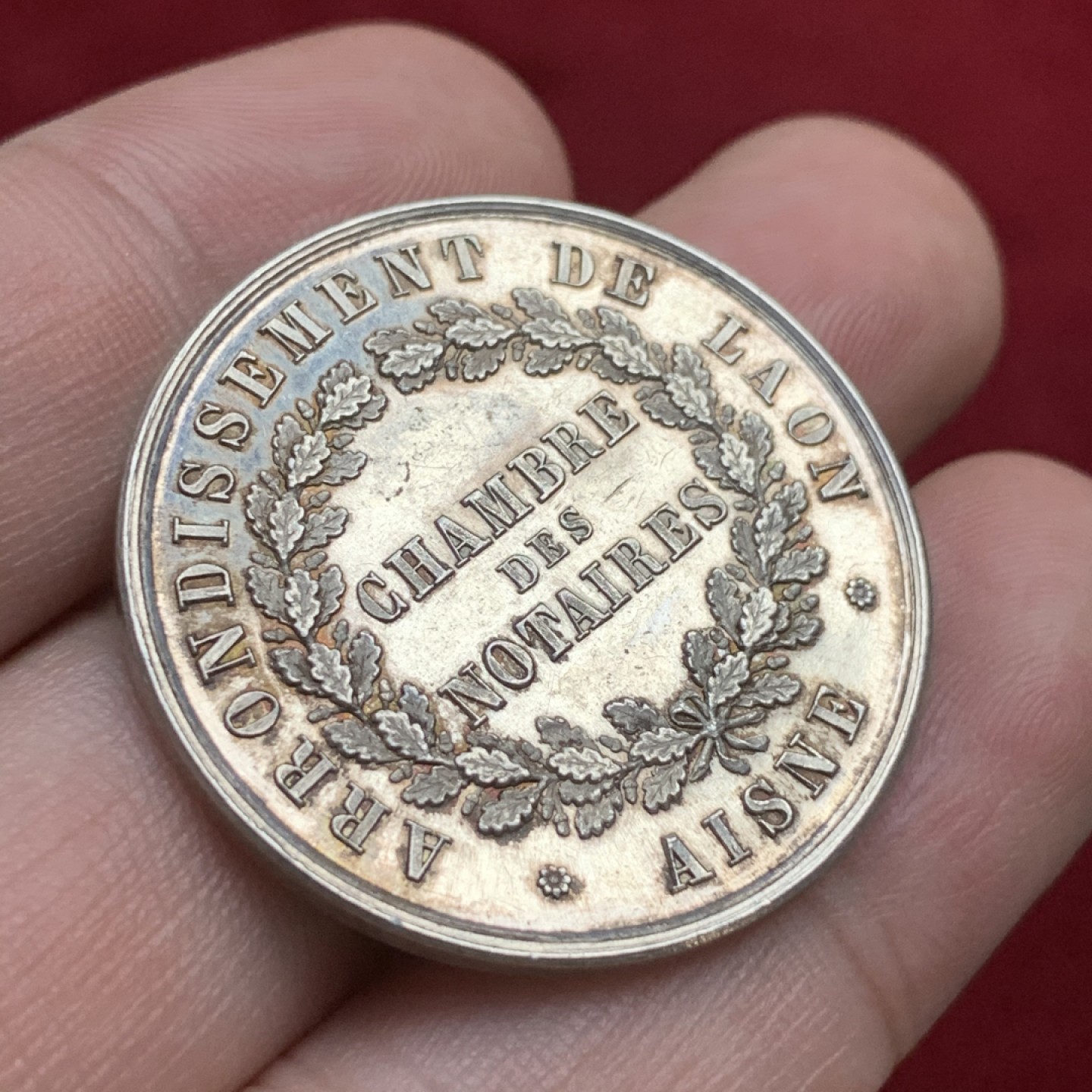 《竞宝斋》第75场-本周日，周一2场连拍（全场不限金额包邮） 法国  1880-1898 年 无记名 圆形 银质公证人 代币 13.6克 33.1mm直径 整体状态好PL感十足 手指边铭 带银标
