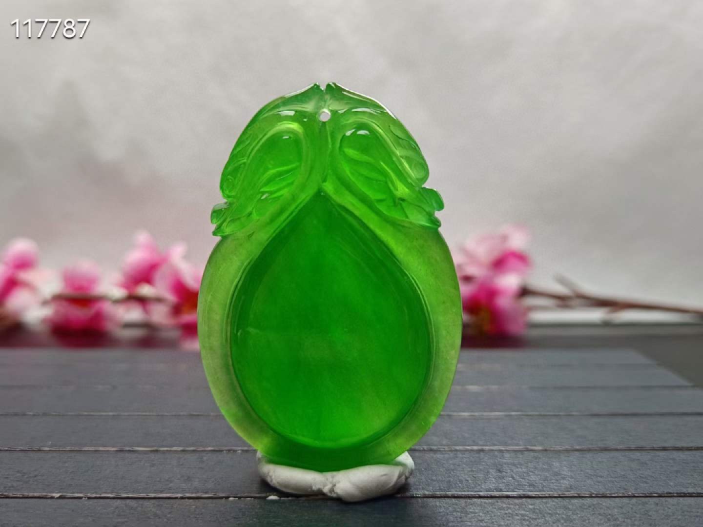 顶级龙石种帝王绿翡翠瑞兽挂件