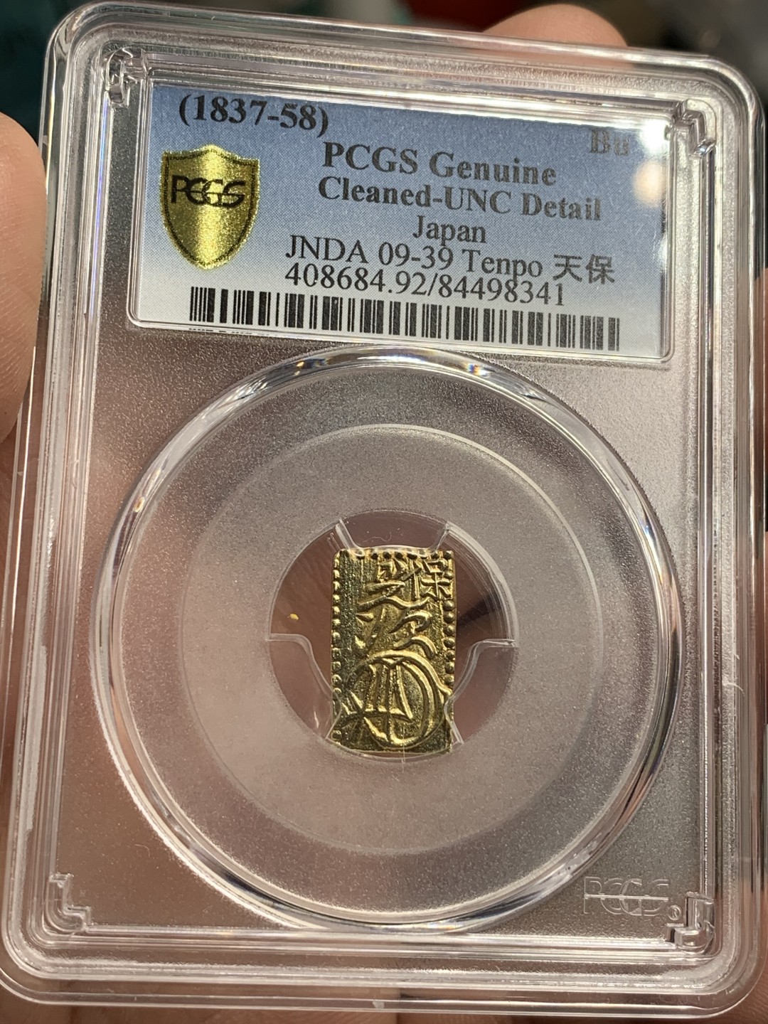 《竞宝斋》第75场-本周日，周一2场连拍（全场不限金额包邮） PCGS-UNC 日本天保 一分金 金光十足   右上角有个保字 值得收藏