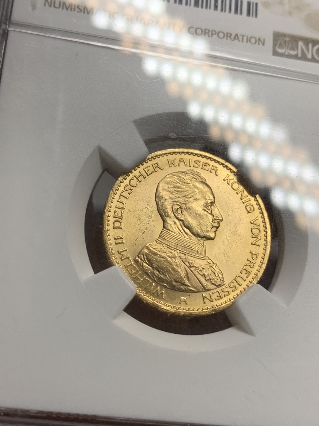 《竞宝斋》第75场-本周日，周一2场连拍（全场不限金额包邮） 亚军分 NGC-MS64 普鲁士 1913A 20马克 威廉二世军装金币 观感十分不错的一款金币