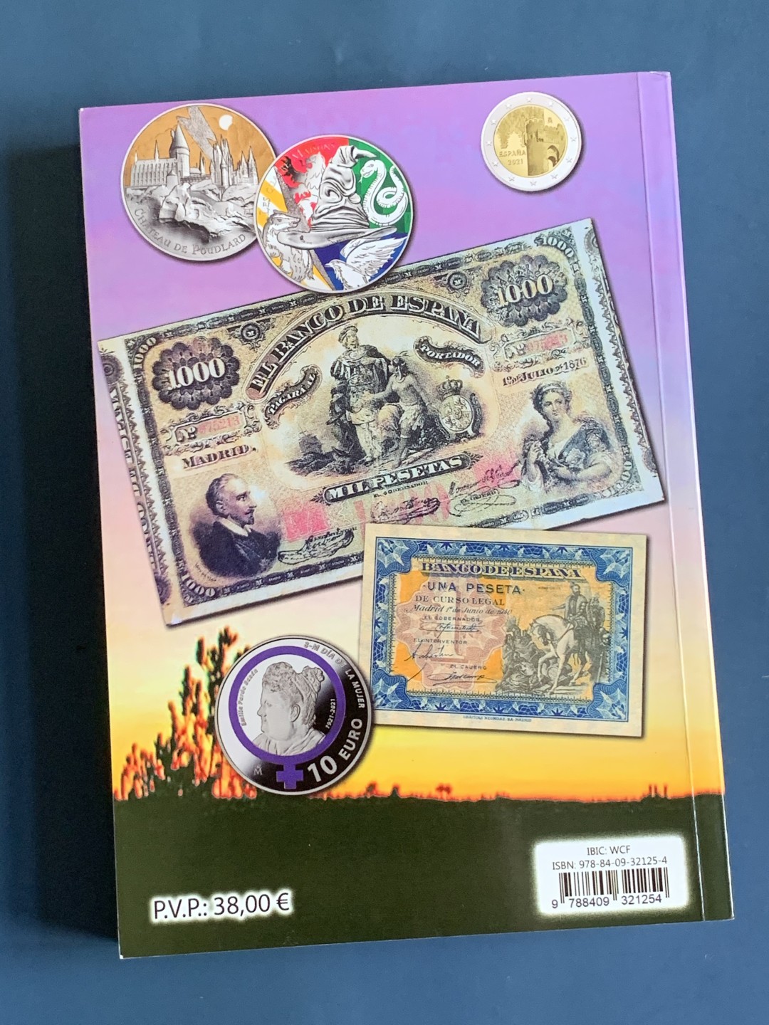 《竞宝斋》第75场-本周日，周一2场连拍（全场不限金额包邮） 西班牙 2022年 钱币目录 包含属地，本土，现代币，纸币。将近500页的厚度。值得拥有 后面广告页去除