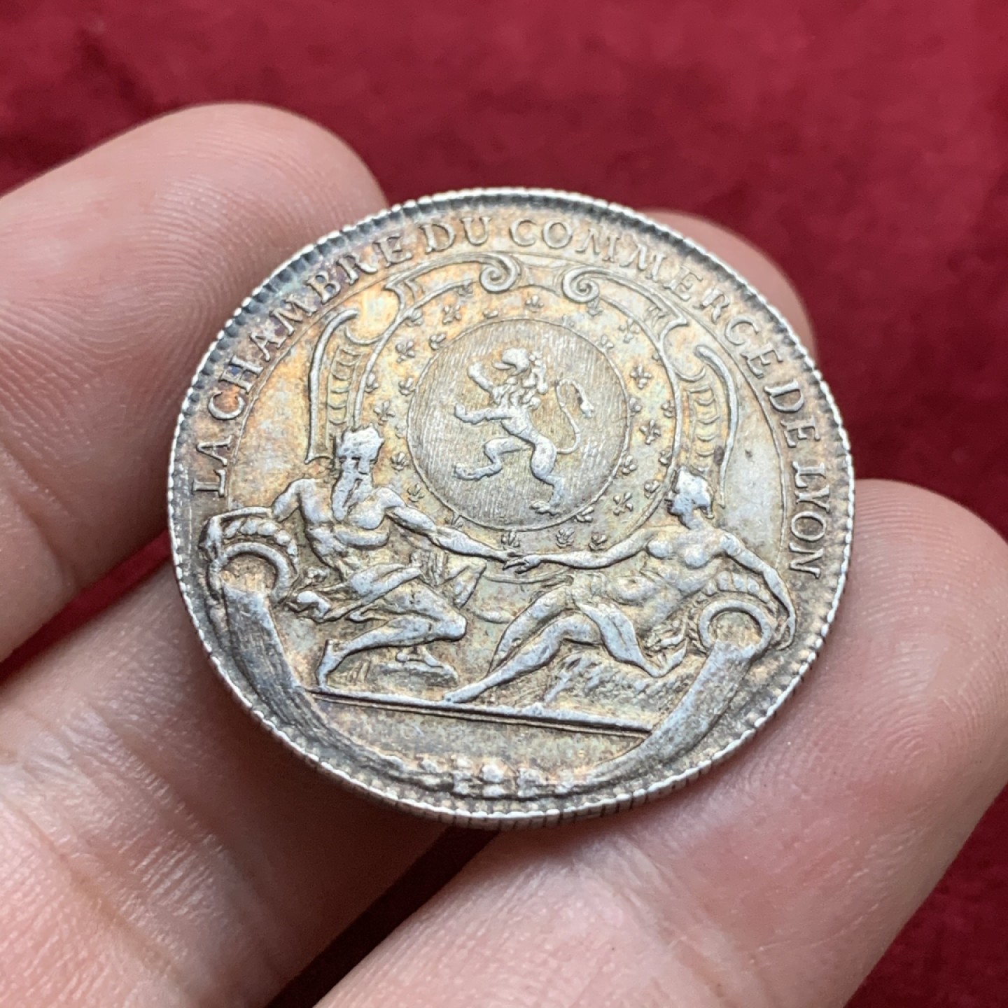 《竞宝斋》第75场-本周日，周一2场连拍（全场不限金额包邮） 法国 18世纪 里昂商会 圆形 银质 代币 双面金色包浆 磨损小 细节清晰 难得品种 10克 30.6mm直径