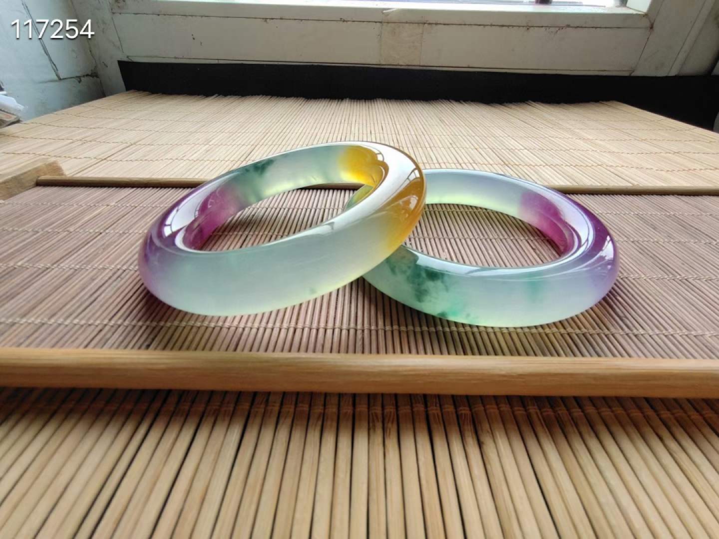 顶级龙石种多彩翡翠手镯一对