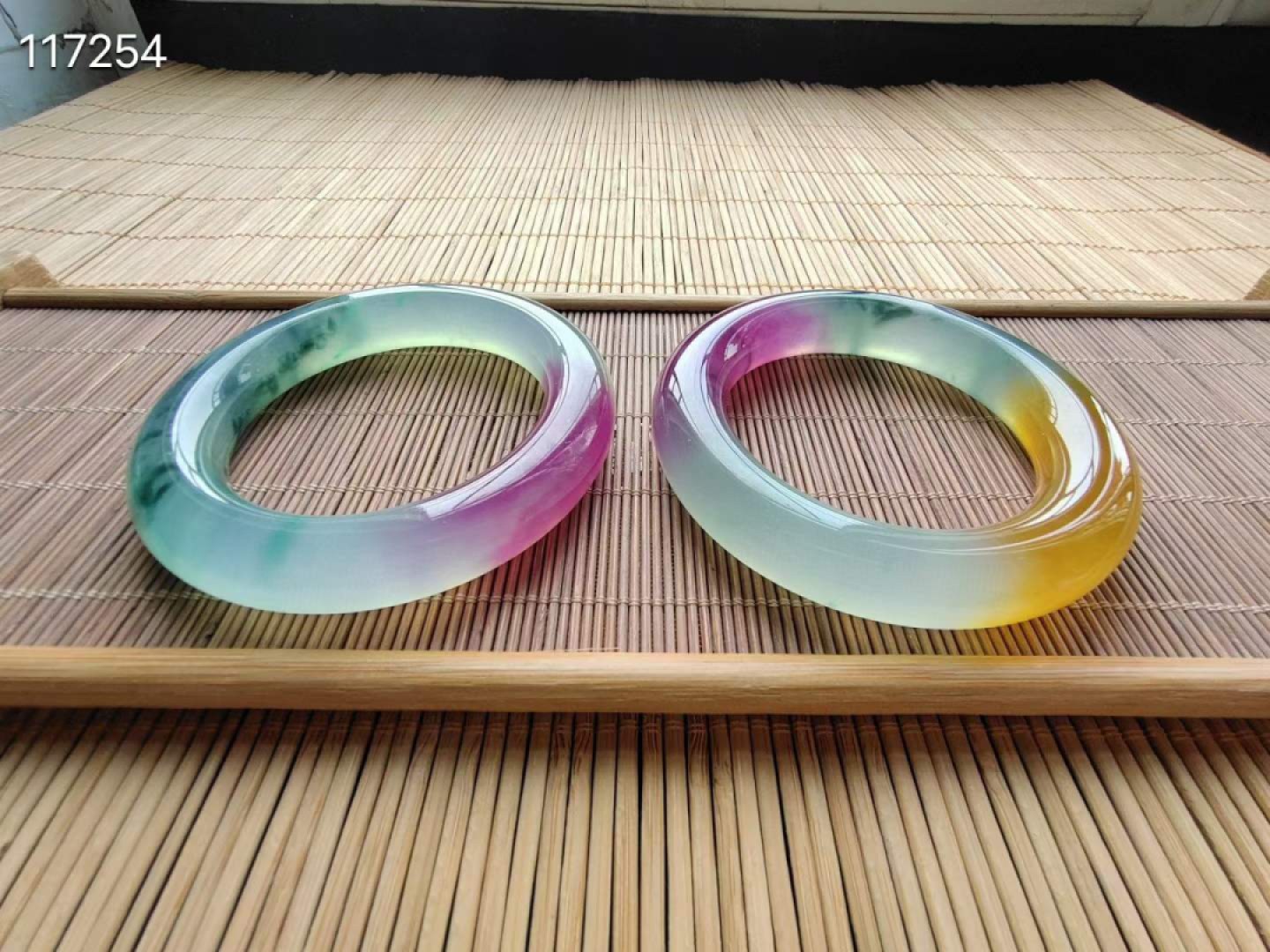 顶级龙石种多彩翡翠手镯一对