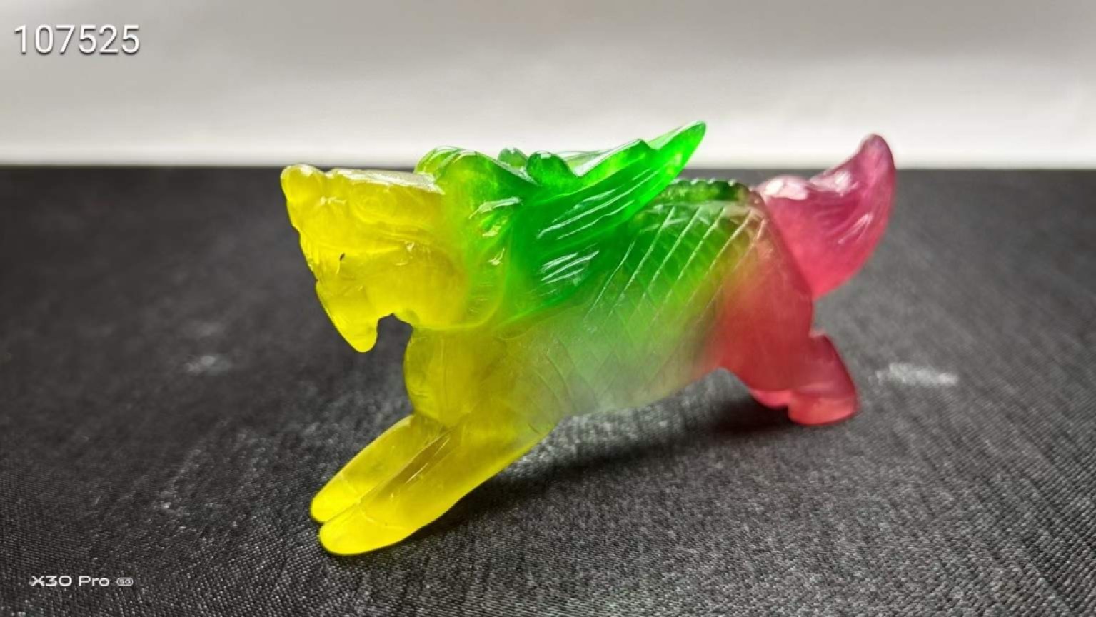 冰种多彩翡翠摆件，整料雕刻，双面雕工，水头超好，超级完美 