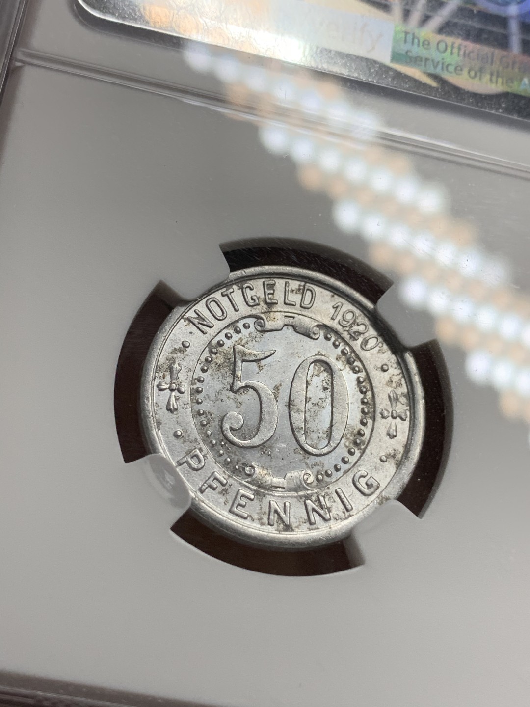 《竞宝斋》第75场-本周日，周一2场连拍（全场不限金额包邮） NGC MS62 德国 1919年 NGC 数据库仅3枚唯一亚军分  少见疑似标签错误，德紧大热门门登洞熊50芬尼铝币