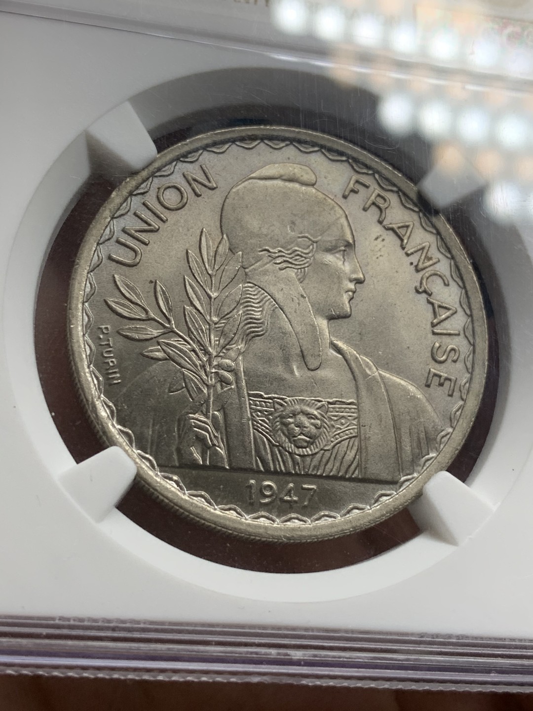 《竞宝斋》第75场-本周日，周一2场连拍（全场不限金额包邮） NGC MS64 法属印支1947年齿边女神一皮阿斯特镍币