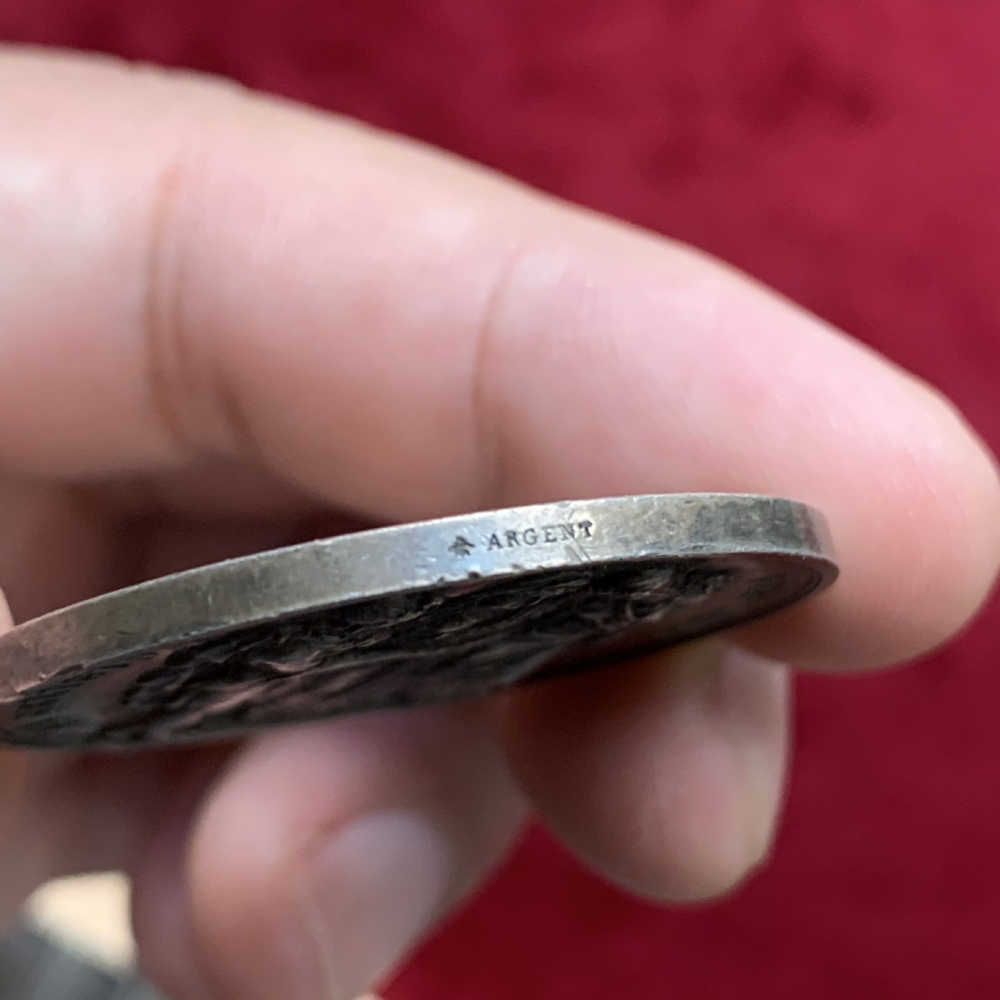 《竞宝斋》第75场-本周日，周一2场连拍（全场不限金额包邮） 法国 1860-1879年 银质 婚章 原始褒奖 磨损极小  大尺寸 22.62克  36.9mm直径 蜜蜂边铭 带银标 大规格