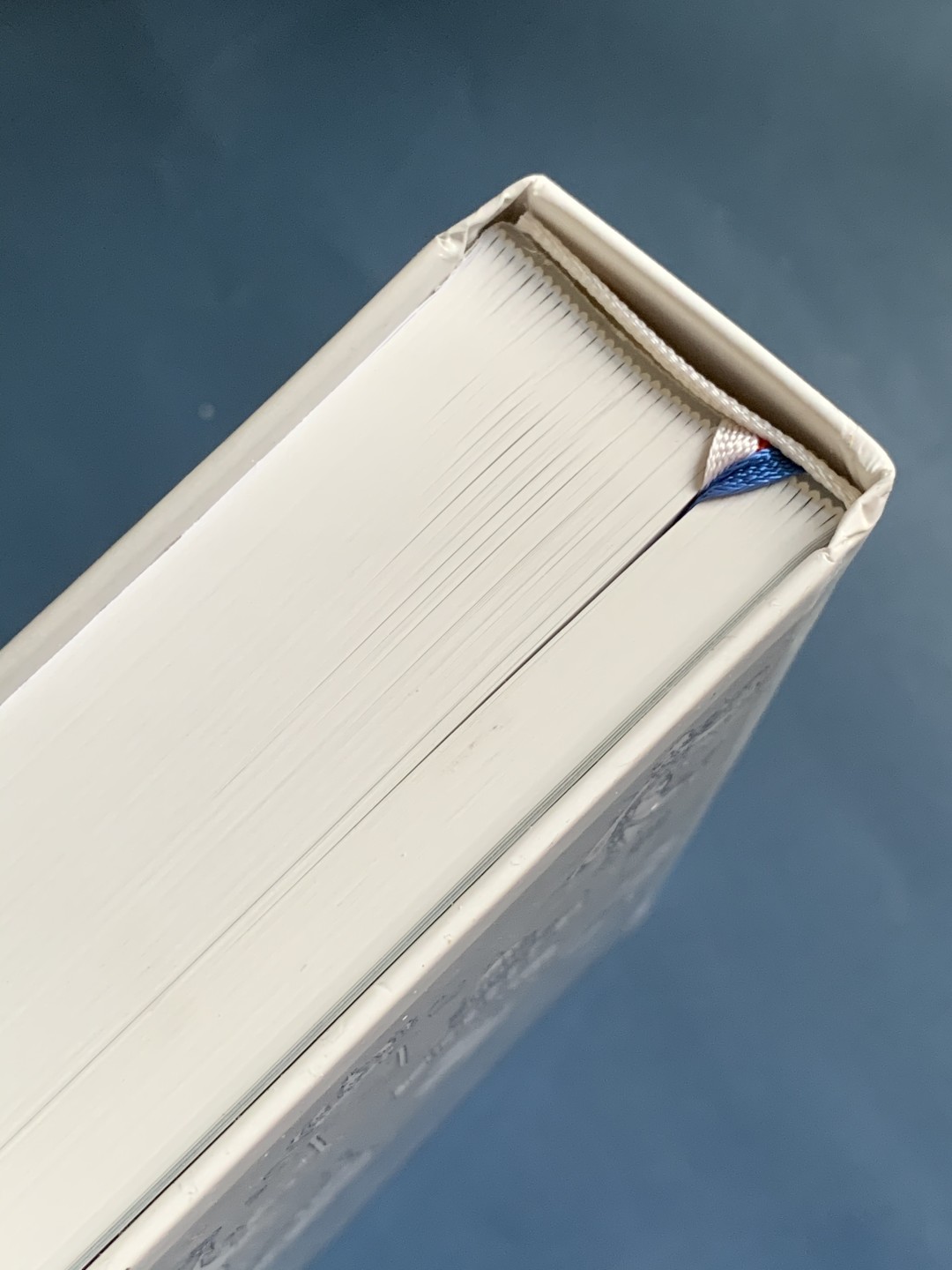 《竞宝斋》第75场-本周日，周一2场连拍（全场不限金额包邮） 原封精装本 法国2019钱币目录 从造币工艺，雕刻师，标识标志，细分版别都有详尽的分类 厚达1126页！可谓是法币的百科全书，难得