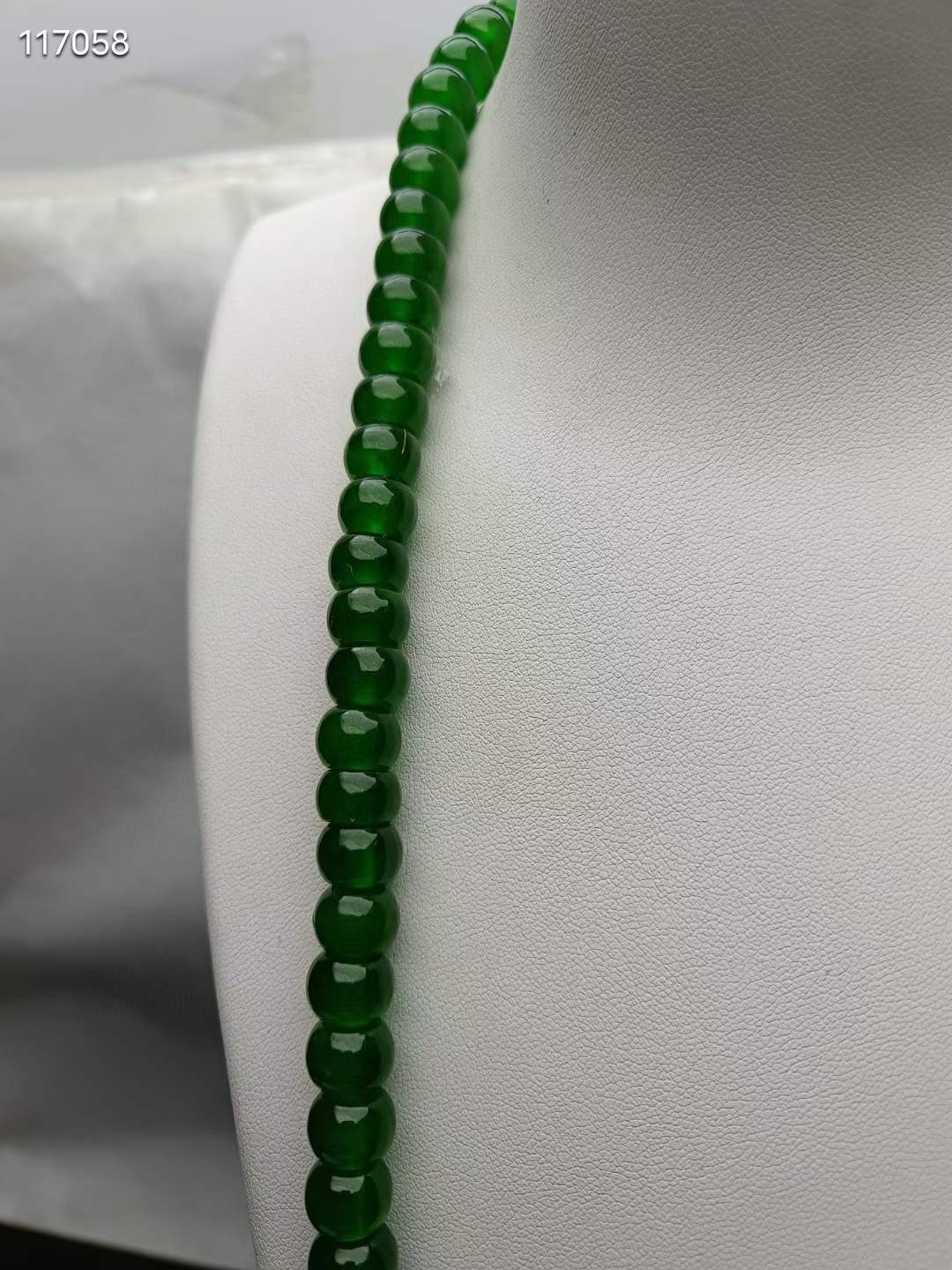 顶级龙石种祖母绿翡翠算盘珠108颗，珠子直径10mm