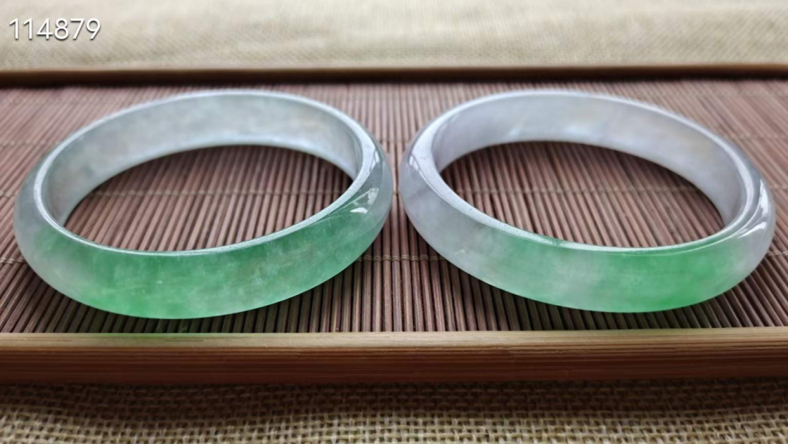冰种飘花翡翠贵妃手镯一对