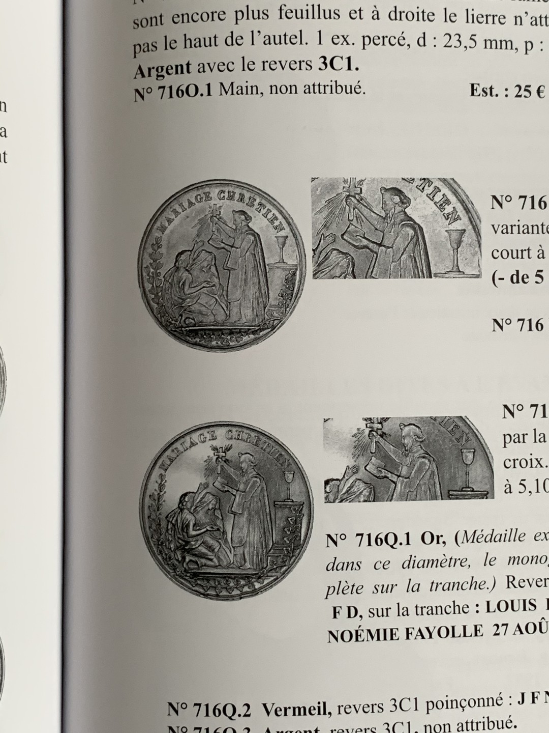 《竞宝斋》第75场-本周日，周一2场连拍（全场不限金额包邮） 法国 结婚 纪念章 目录  厚达 320页 重达1.6公斤 A4纸大小 亏运费的品种 不过介绍的非常详细  版本众多