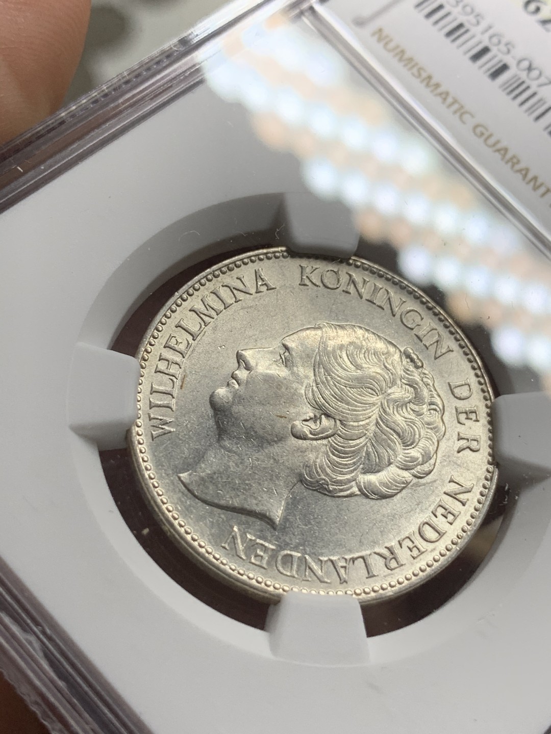 《竞宝斋》第75场-本周日，周一2场连拍（全场不限金额包邮） NGC-MS62 荷兰1940年 威廉米娜女王 1盾银币 转光好品