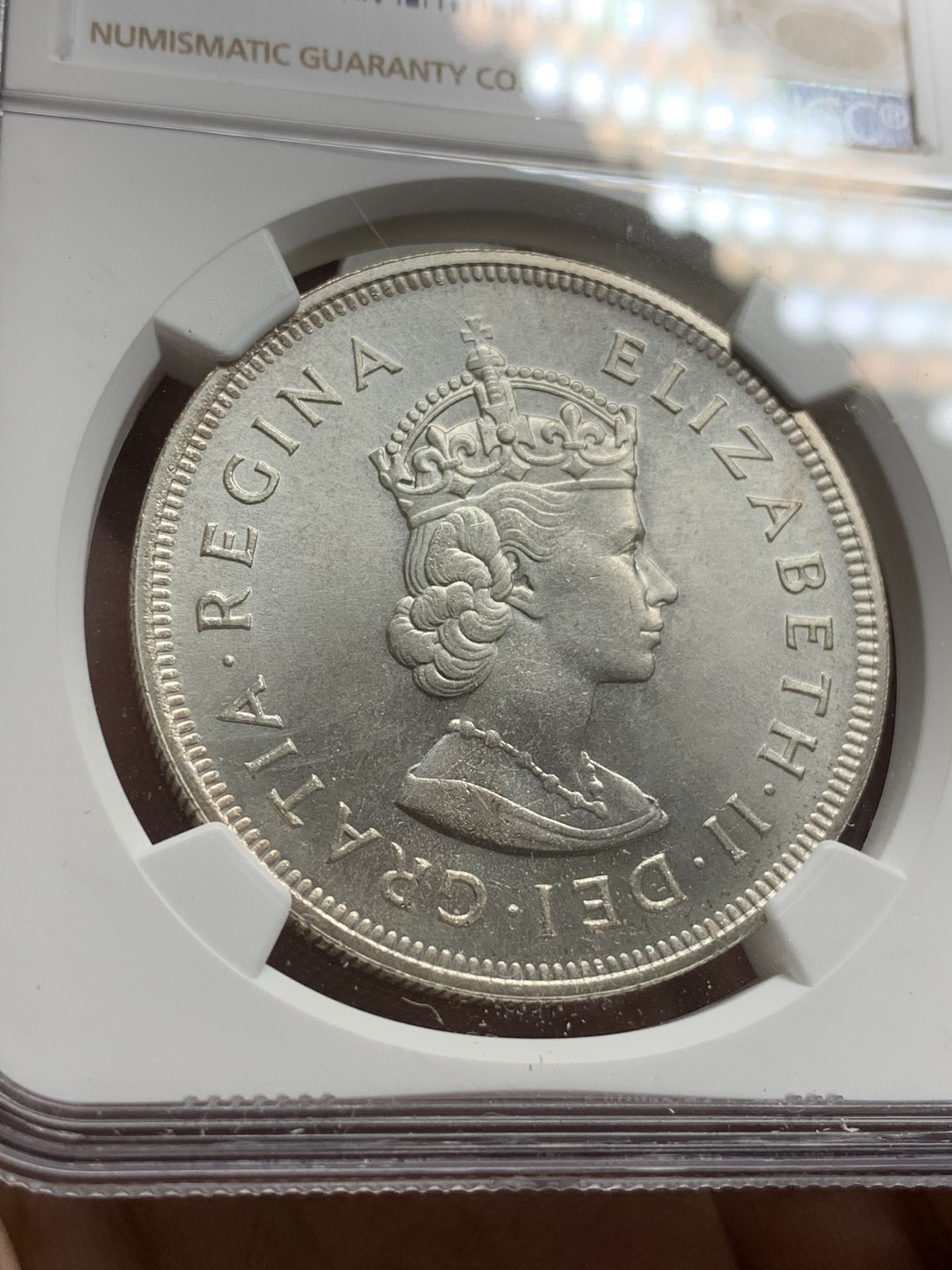 《竞宝斋》第75场-本周日，周一2场连拍（全场不限金额包邮） NGC-MS65 百慕大1959年 伊丽莎白女王 1克朗大银币 挺好的分数