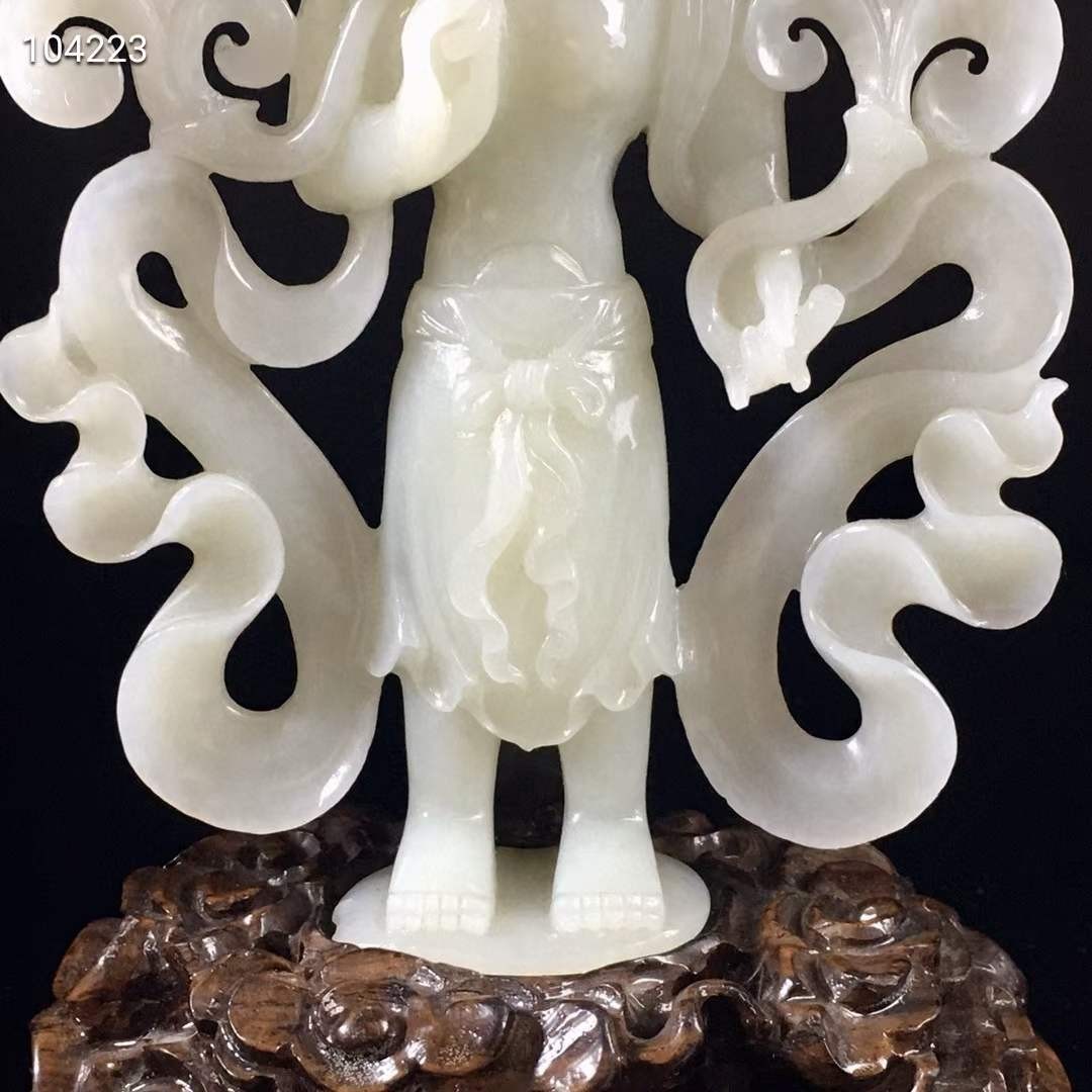 和田青白玉菩萨摆件，玉质细腻油润，雕刻精美开脸慈祥，形体优美，保真和田玉 