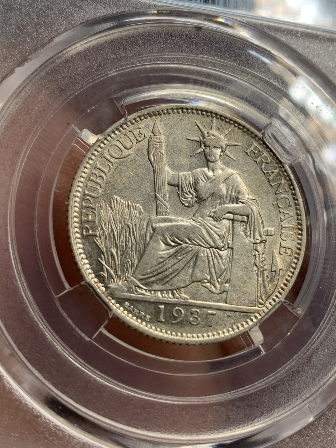 《竞宝斋》第75场-本周日，周一2场连拍（全场不限金额包邮） 保萃新盒MS61 1937年坐洋20分银币 底光较强的一枚