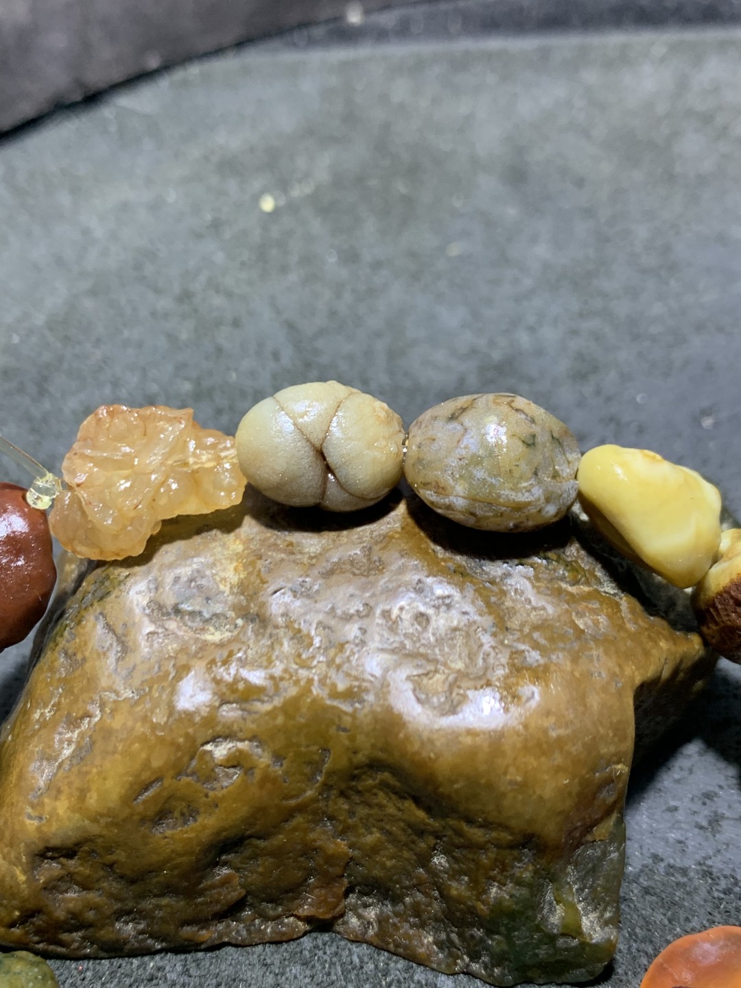 精美筋脉石老料原石手串一条