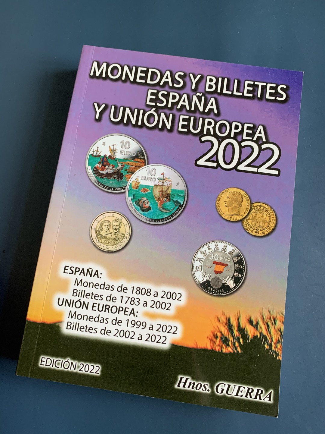 《竞宝斋》第75场-本周日，周一2场连拍（全场不限金额包邮） 西班牙 2022年 钱币目录 包含属地，本土，现代币，纸币。将近500页的厚度。值得拥有 后面广告页去除