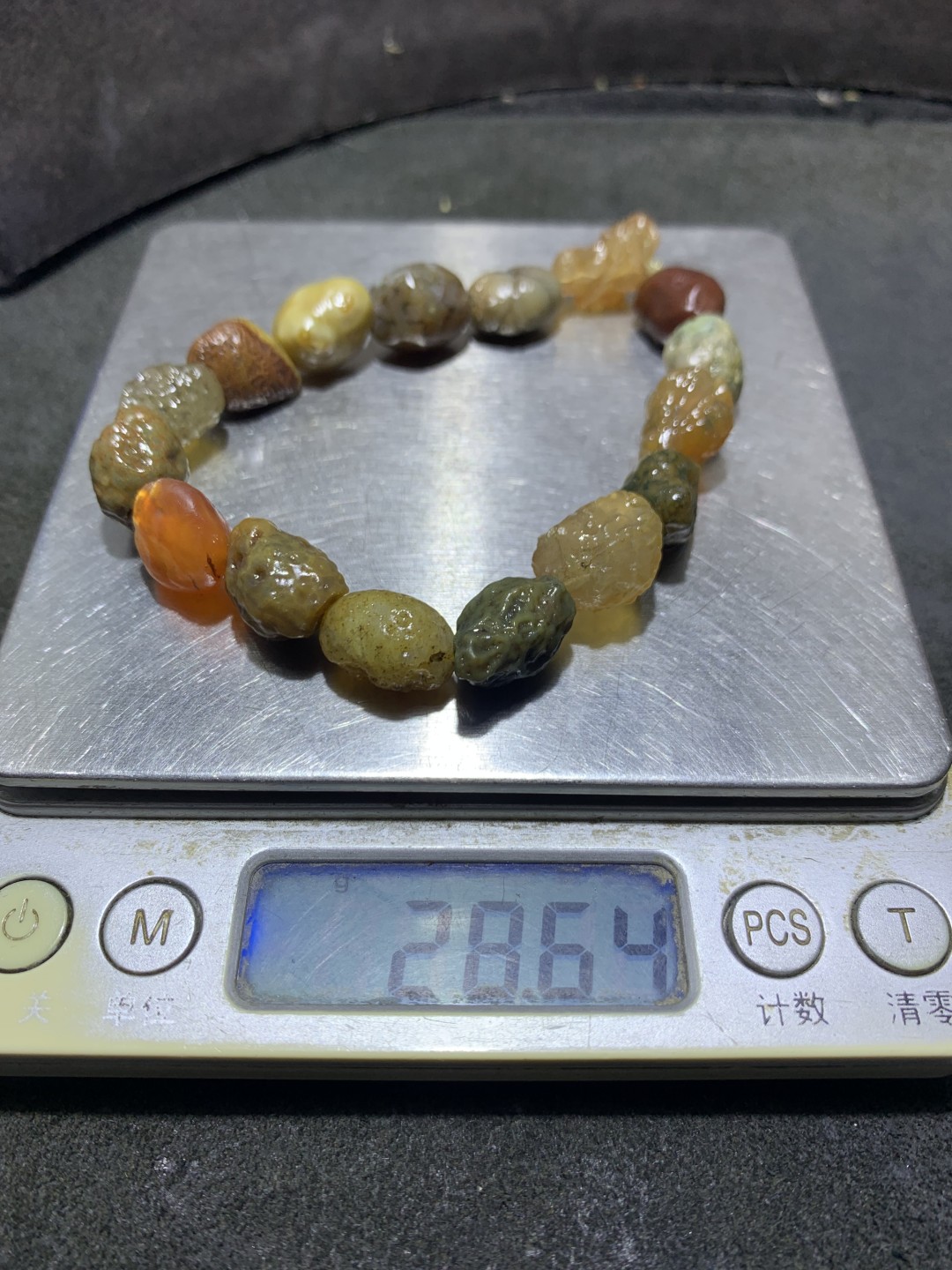 精美筋脉石老料原石手串一条