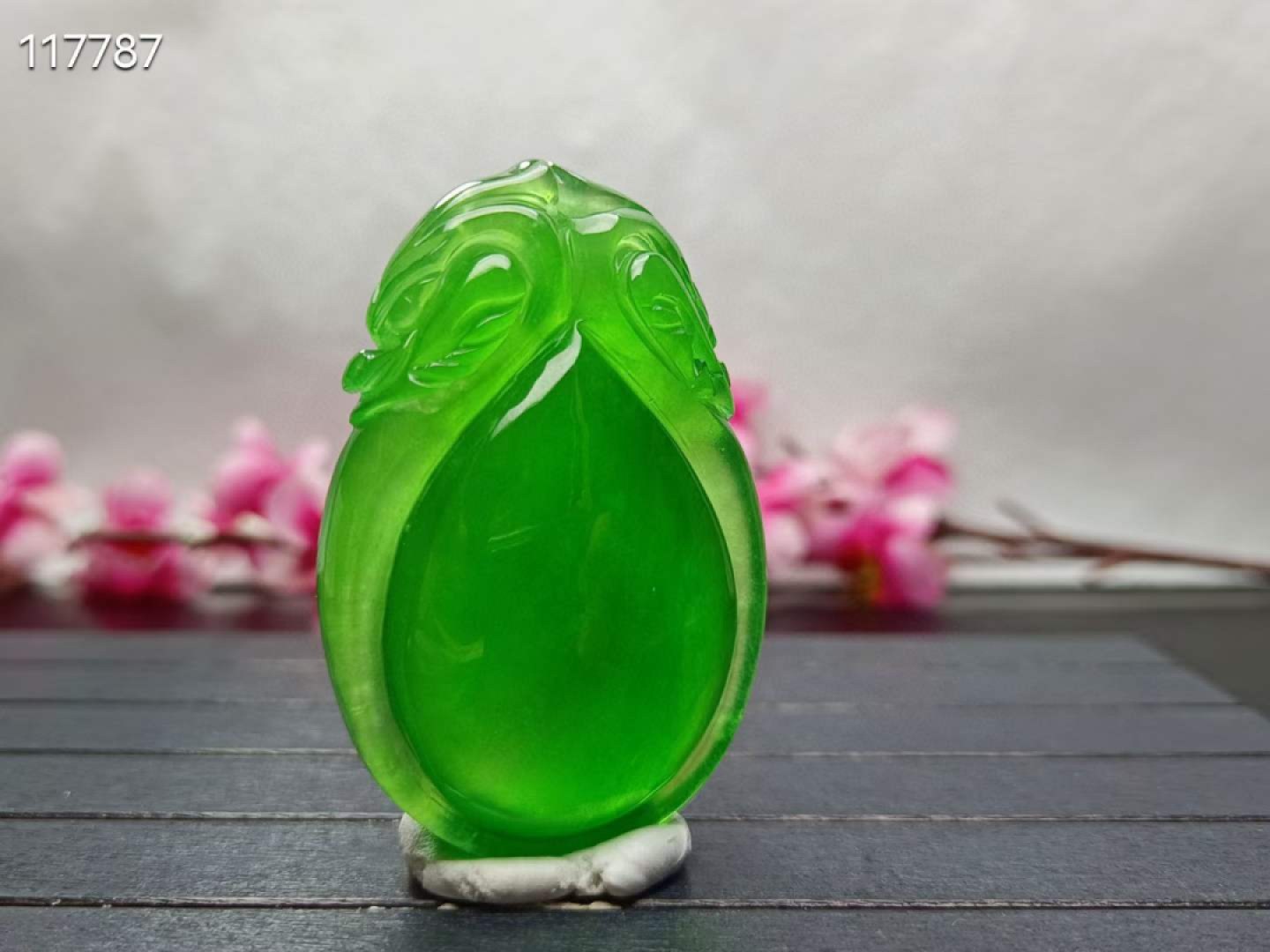 顶级龙石种帝王绿翡翠瑞兽挂件