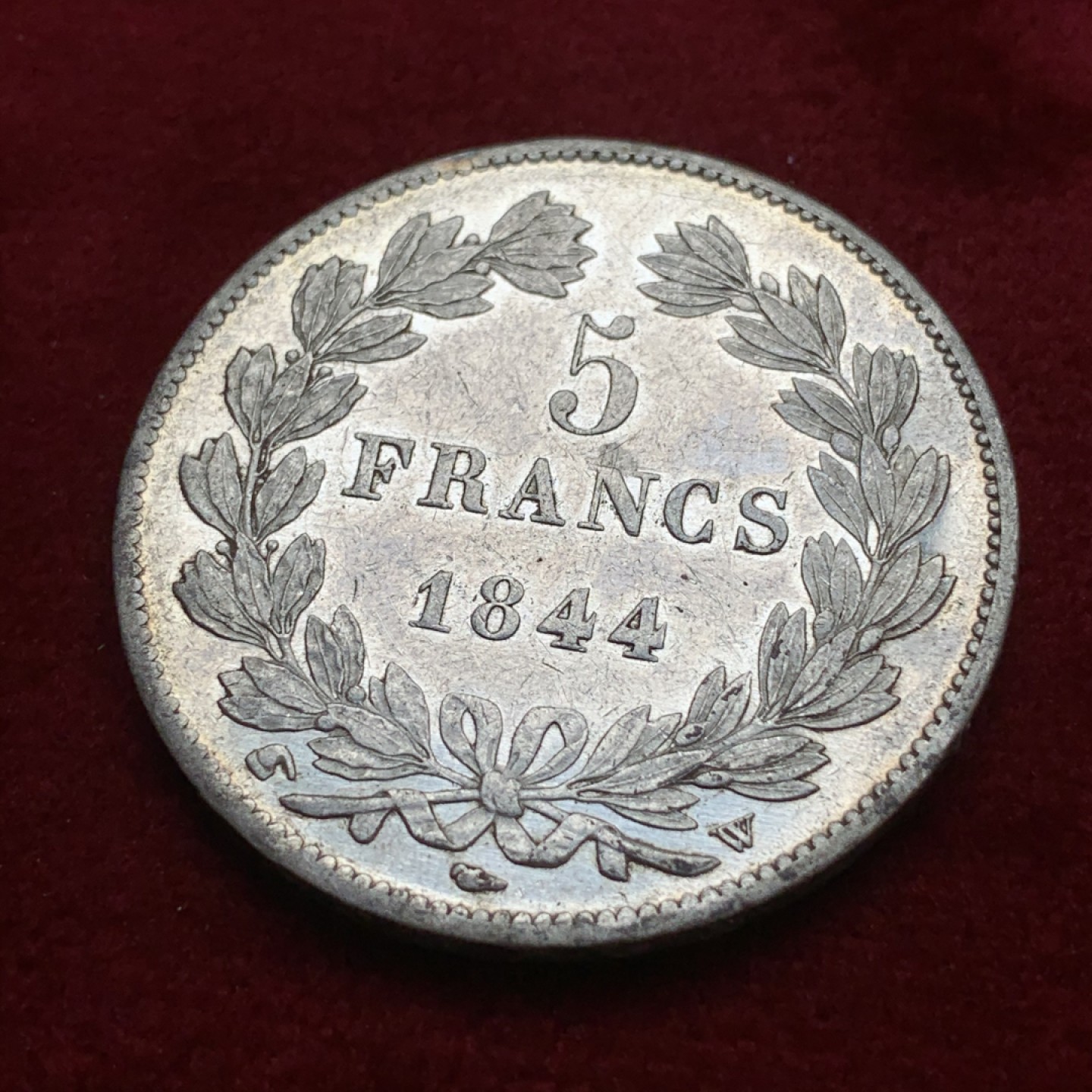 《竞宝斋》第75场-本周日，周一2场连拍（全场不限金额包邮） AU品 法国 1844年 菲利普 5法郎银币 状态很好，背面花环 基本无磨损 难得裸币