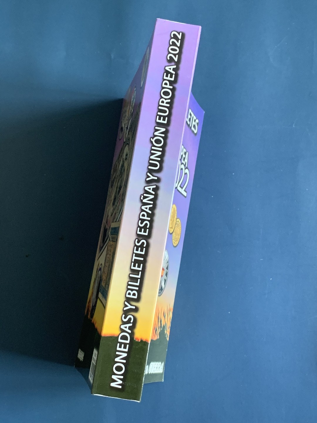 《竞宝斋》第75场-本周日，周一2场连拍（全场不限金额包邮） 西班牙 2022年 钱币目录 包含属地，本土，现代币，纸币。将近500页的厚度。值得拥有 后面广告页去除