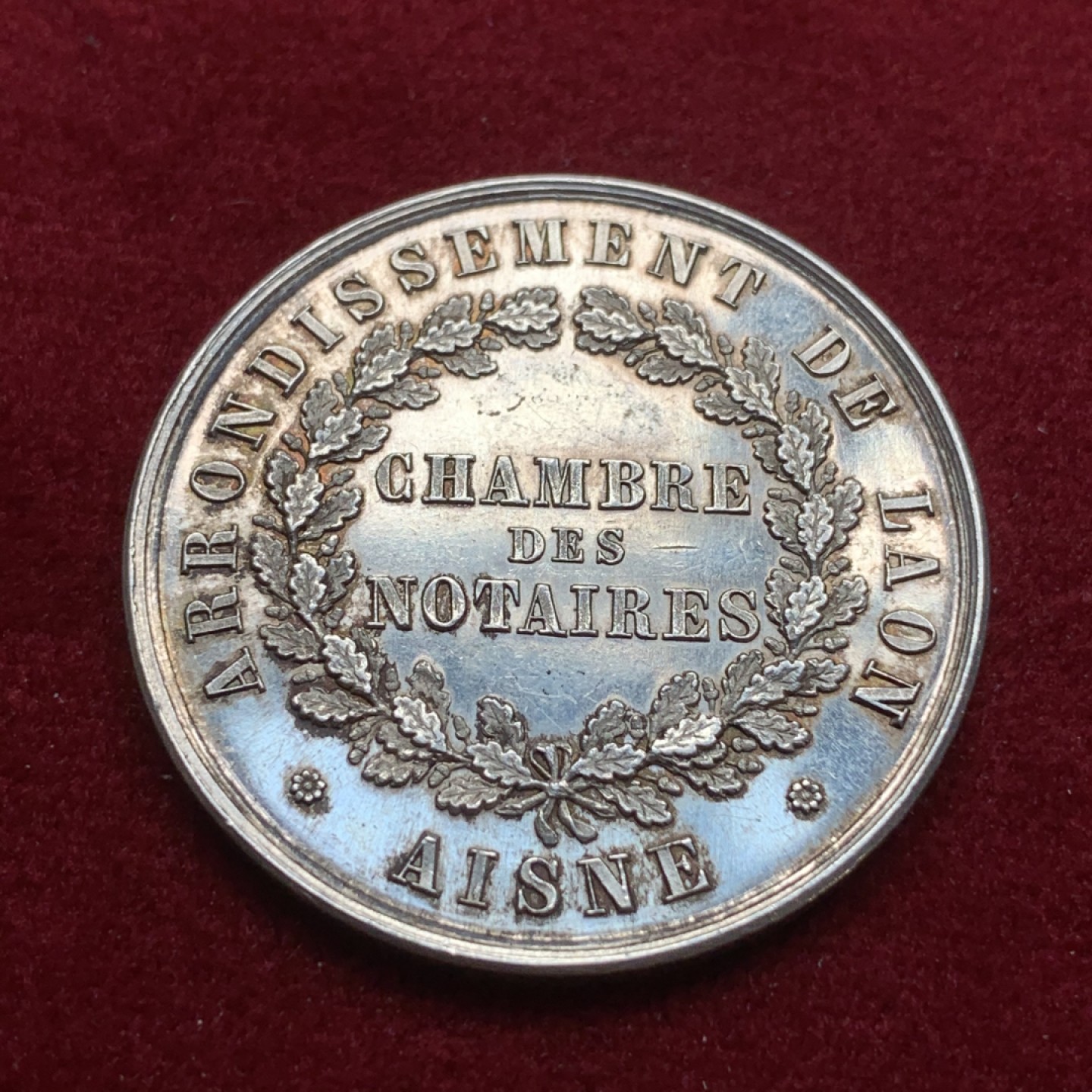 《竞宝斋》第75场-本周日，周一2场连拍（全场不限金额包邮） 法国  1880-1898 年 无记名 圆形 银质公证人 代币 13.6克 33.1mm直径 整体状态好PL感十足 手指边铭 带银标