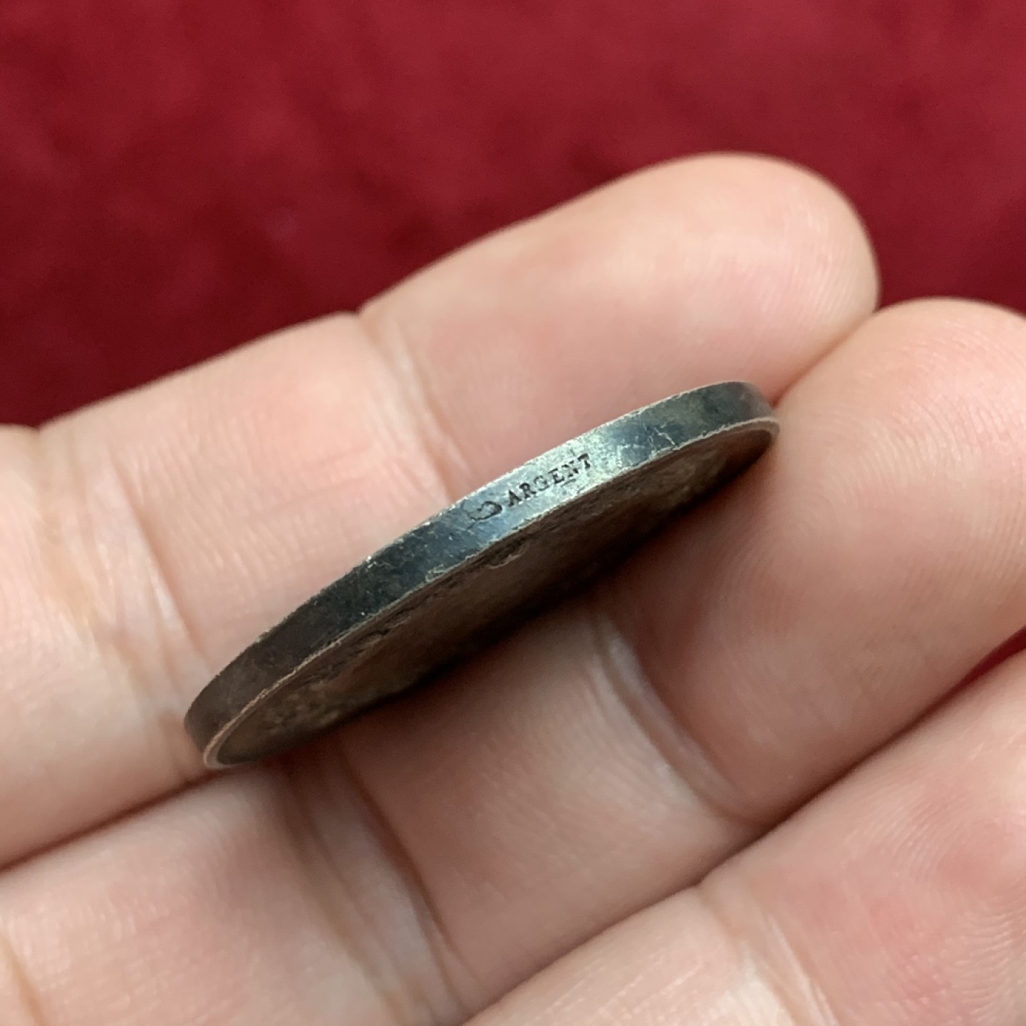 《竞宝斋》第75场-本周日，周一2场连拍（全场不限金额包邮） 法国 1880-1898年 银质 婚章 细节精致 小小方寸 雕刻了5位人物   12.05克  30.45mm直径 丰饶角边铭 带银标 