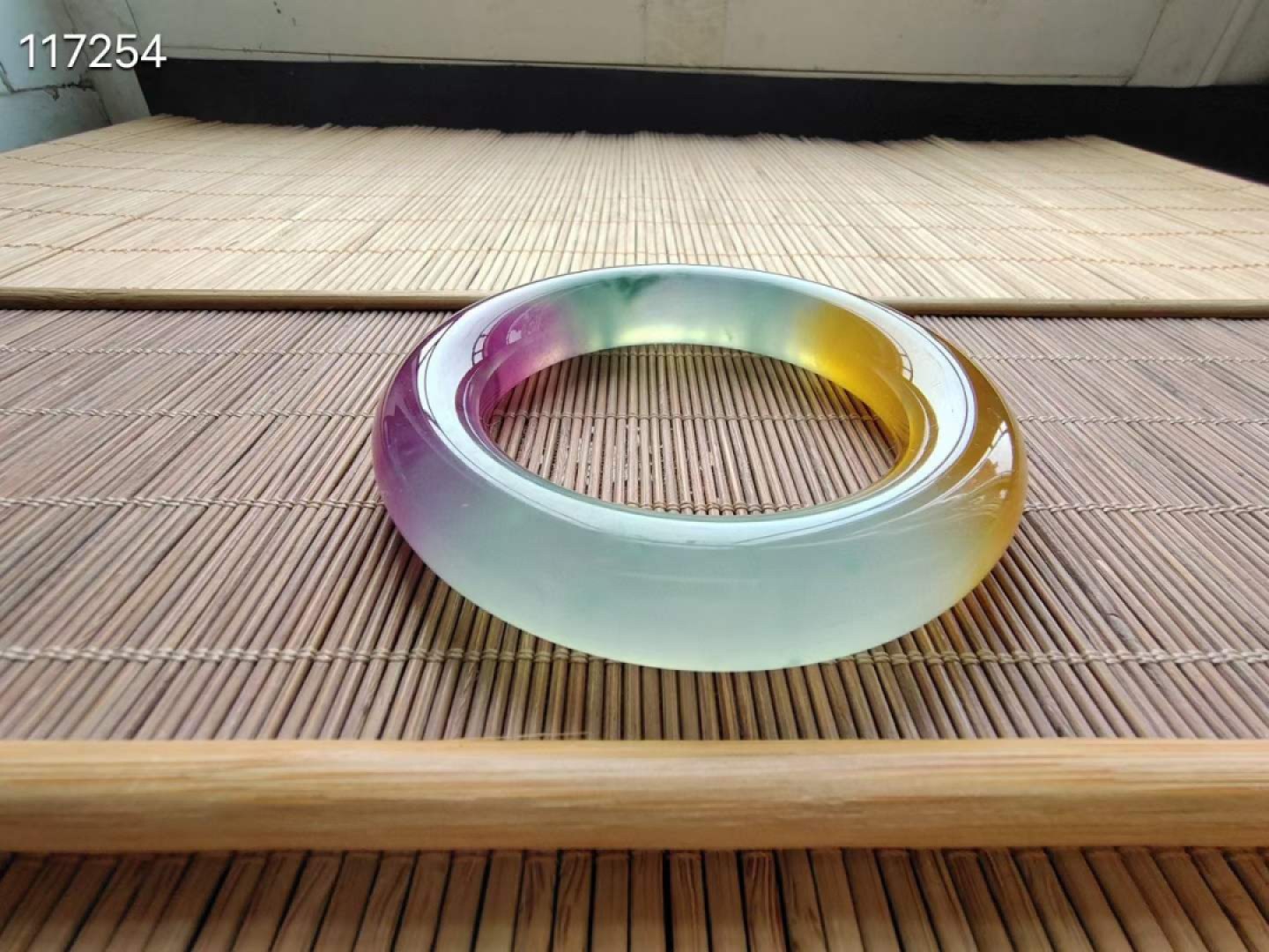 顶级龙石种多彩翡翠手镯一对