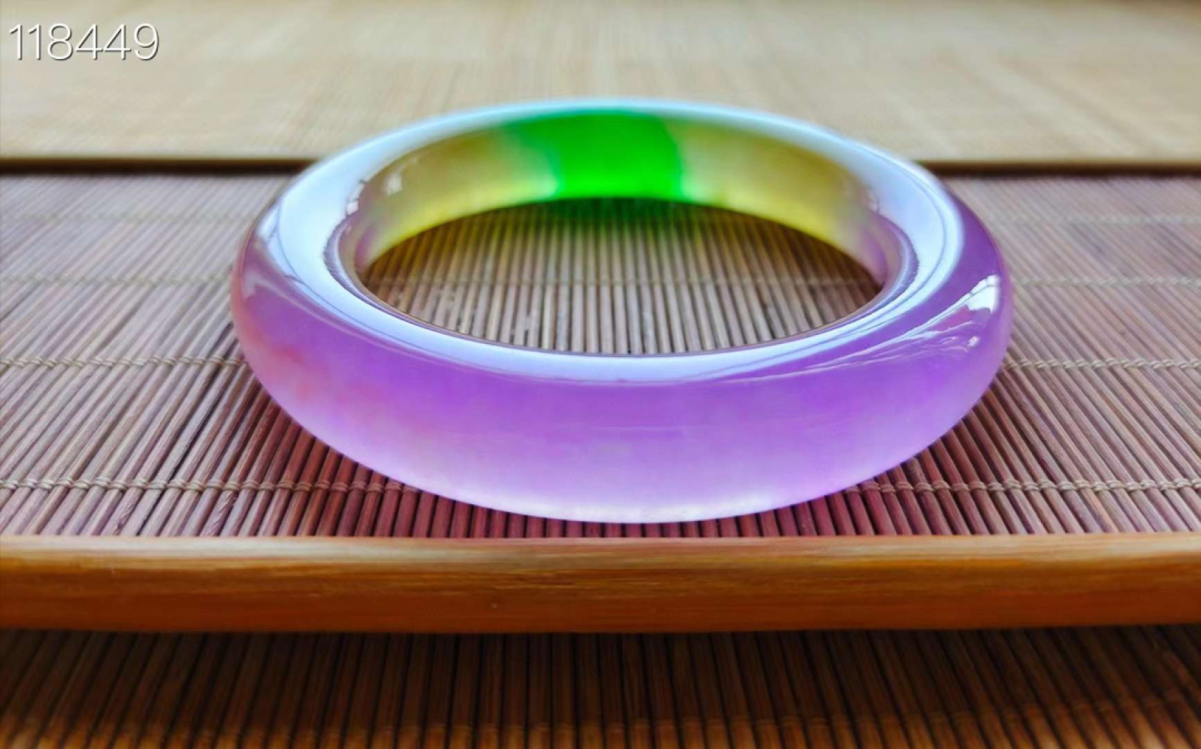 顶级龙石种多彩翡翠手镯一对，水头超好，超级完美，莹光感超强，可过紫光灯  顶级龙石种多彩翡翠手镯一对，水头超好，超级完美，莹光感超强，可过紫光灯 