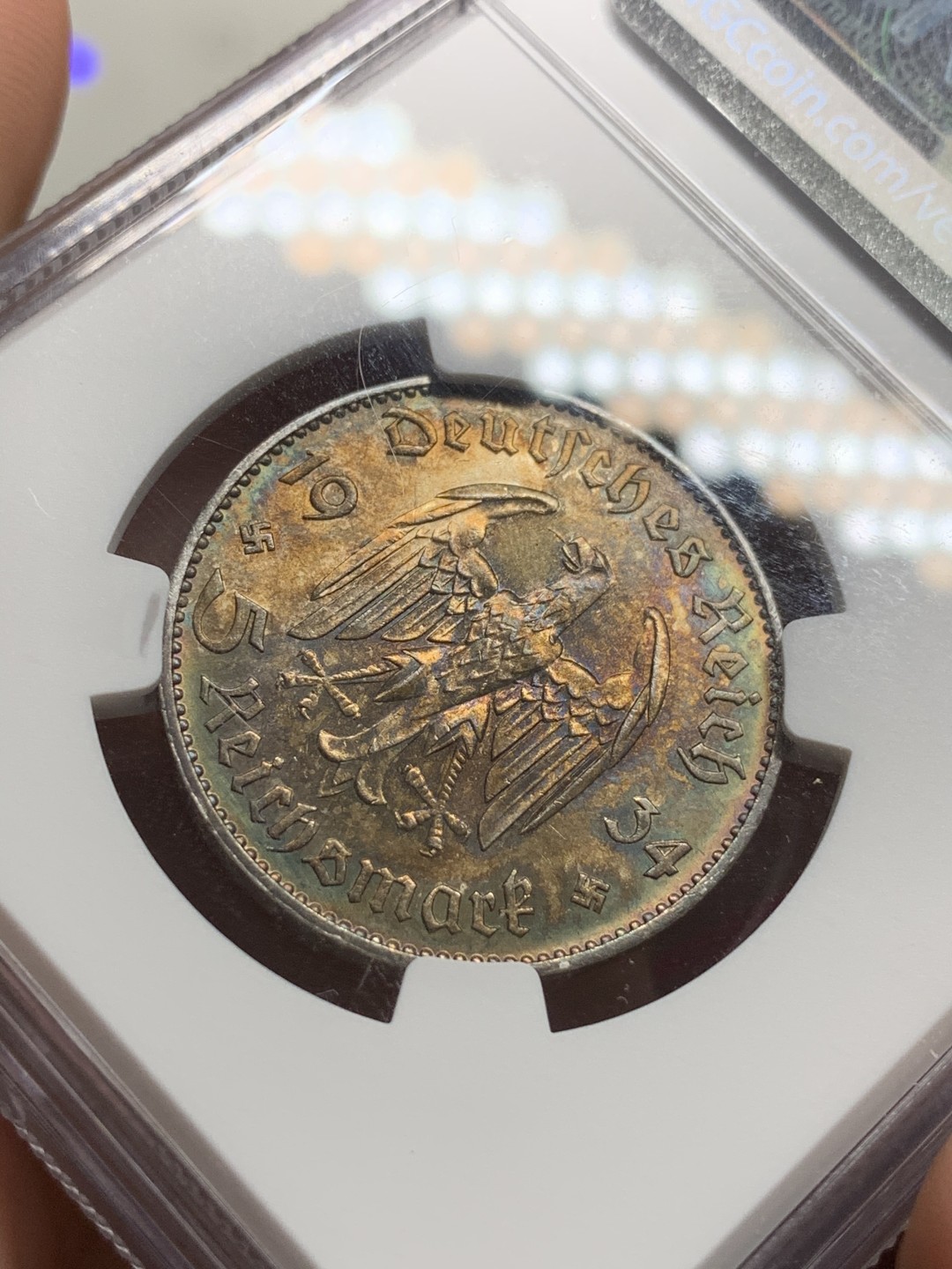 《竞宝斋》第75场-本周日，周一2场连拍（全场不限金额包邮） UNCD 德国 1934年 执政党周年纪念 教堂加字5马克银币 七彩包浆 转光好品 加字教堂较少见