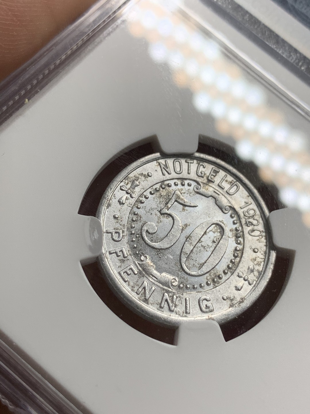 《竞宝斋》第75场-本周日，周一2场连拍（全场不限金额包邮） NGC MS62 德国 1919年 NGC 数据库仅3枚唯一亚军分  少见疑似标签错误，德紧大热门门登洞熊50芬尼铝币