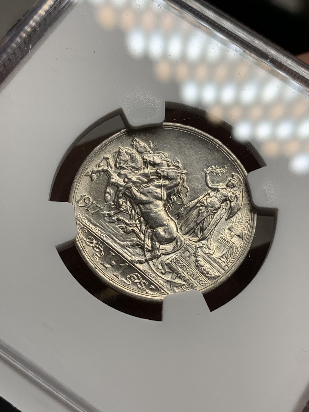 《竞宝斋》第75场-本周日，周一2场连拍（全场不限金额包邮） NGC-MS62 意大利1917年 ⻢⻋里拉 银币，这东⻄上MS不易，最近持续涨价