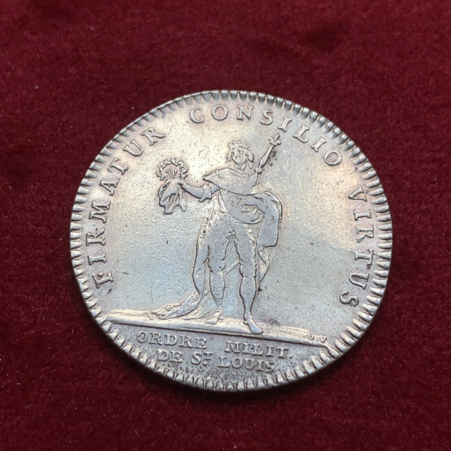 《竞宝斋》第75场-本周日，周一2场连拍（全场不限金额包邮） 法国 路易十六 圣路易斯军事教团 圆形银质 代币 非常少见的品种 9.5克 31mm直径