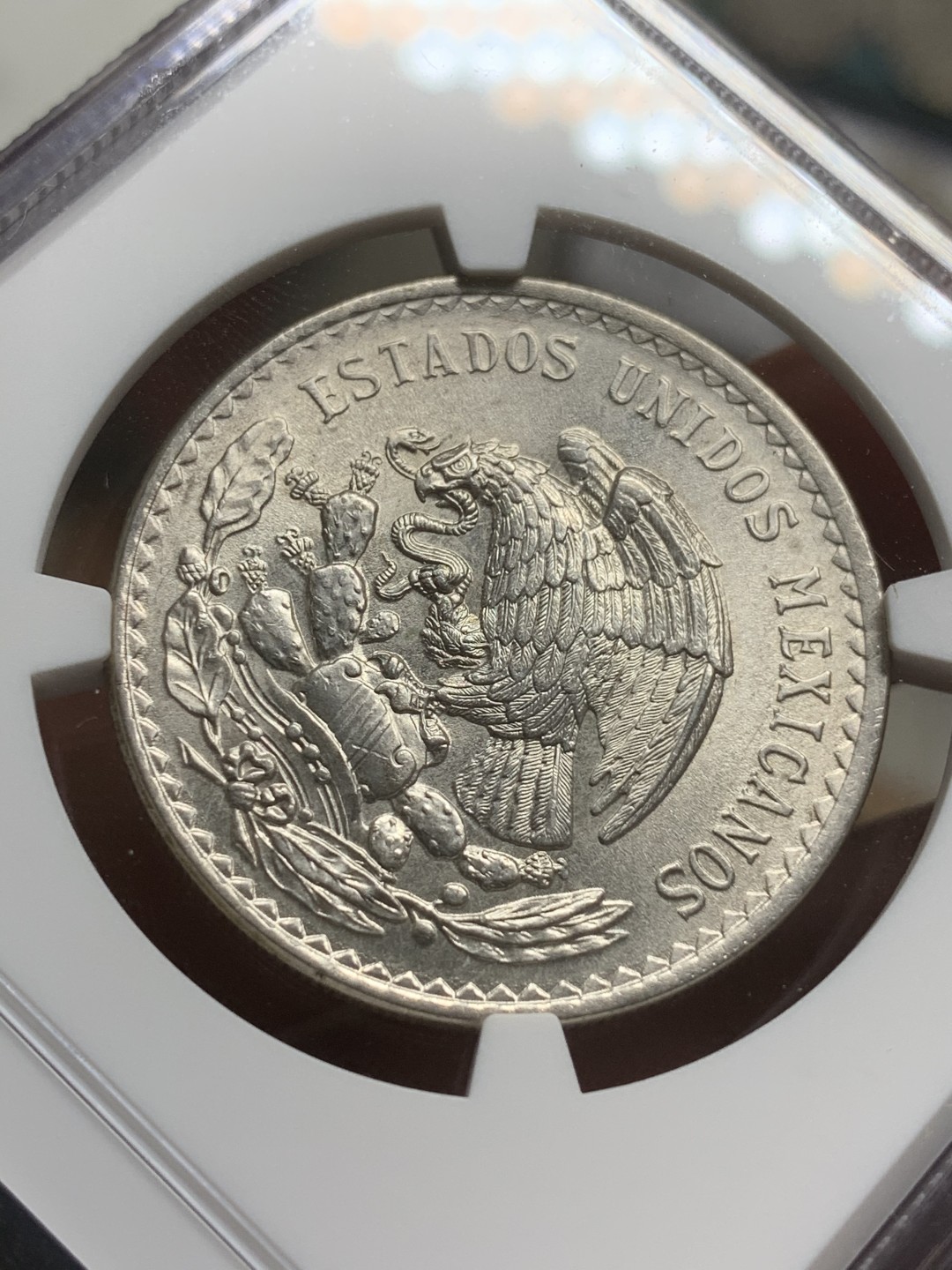 《竞宝斋》第75场-本周日，周一2场连拍（全场不限金额包邮） NGC MS63 墨西哥 1947年 鹰洋 1比索银币 比较少见的版式