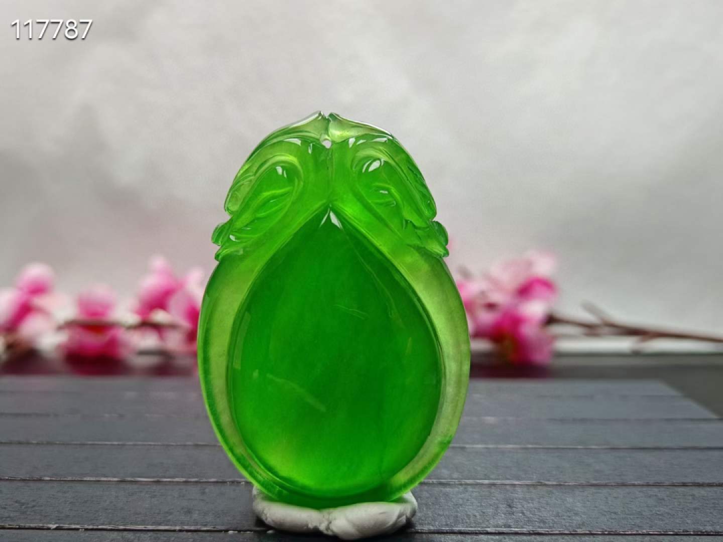 顶级龙石种帝王绿翡翠瑞兽挂件