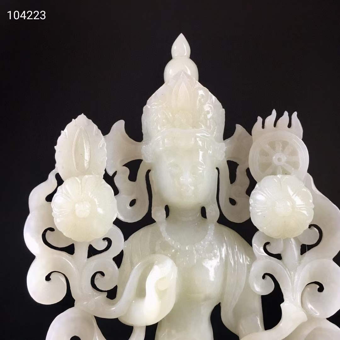 和田青白玉菩萨摆件，玉质细腻油润，雕刻精美开脸慈祥，形体优美，保真和田玉 